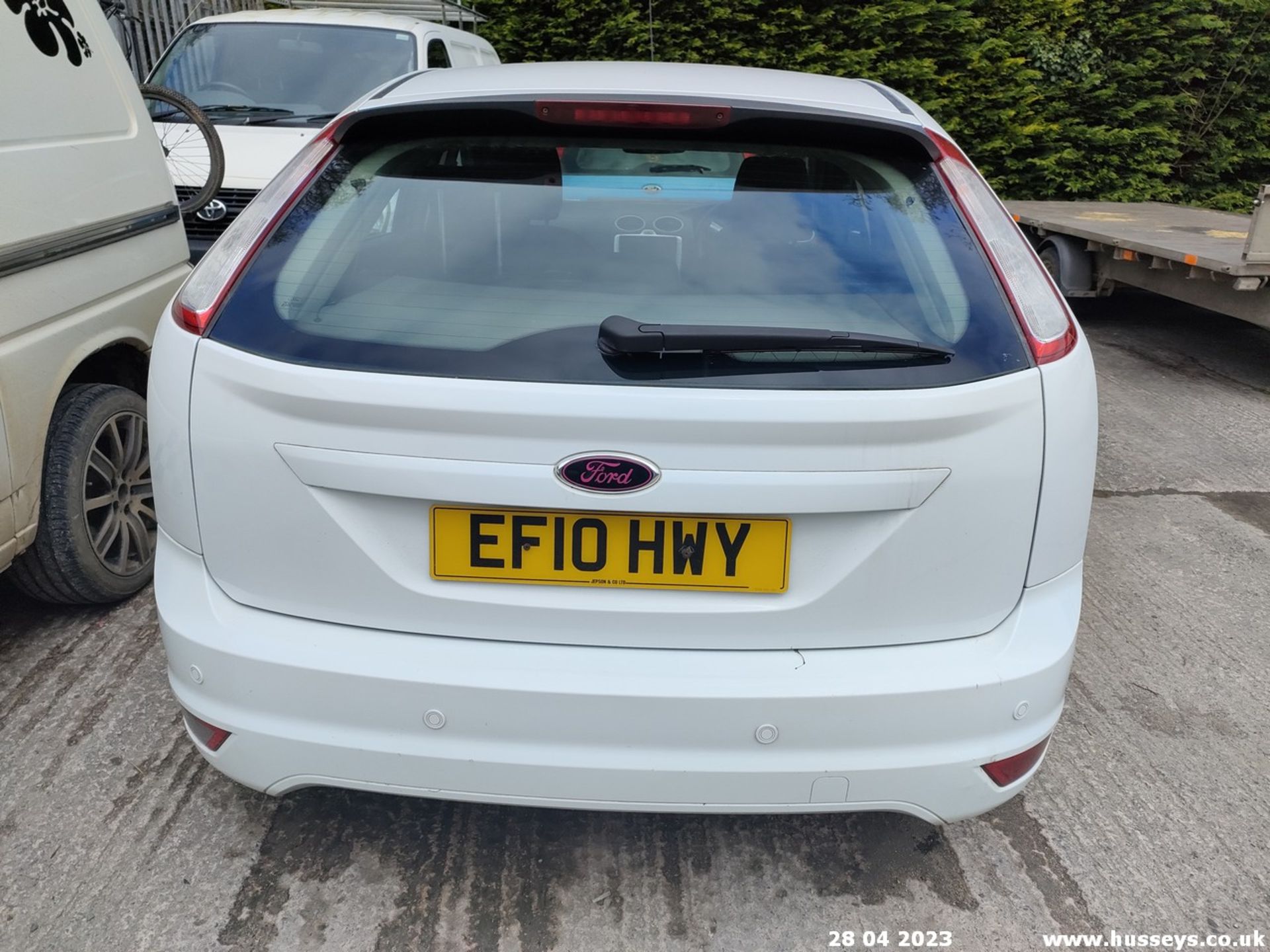 10/10 FORD FOCUS STYLE TDCI - 1560cc 5dr Hatchback (White) - Image 14 of 31