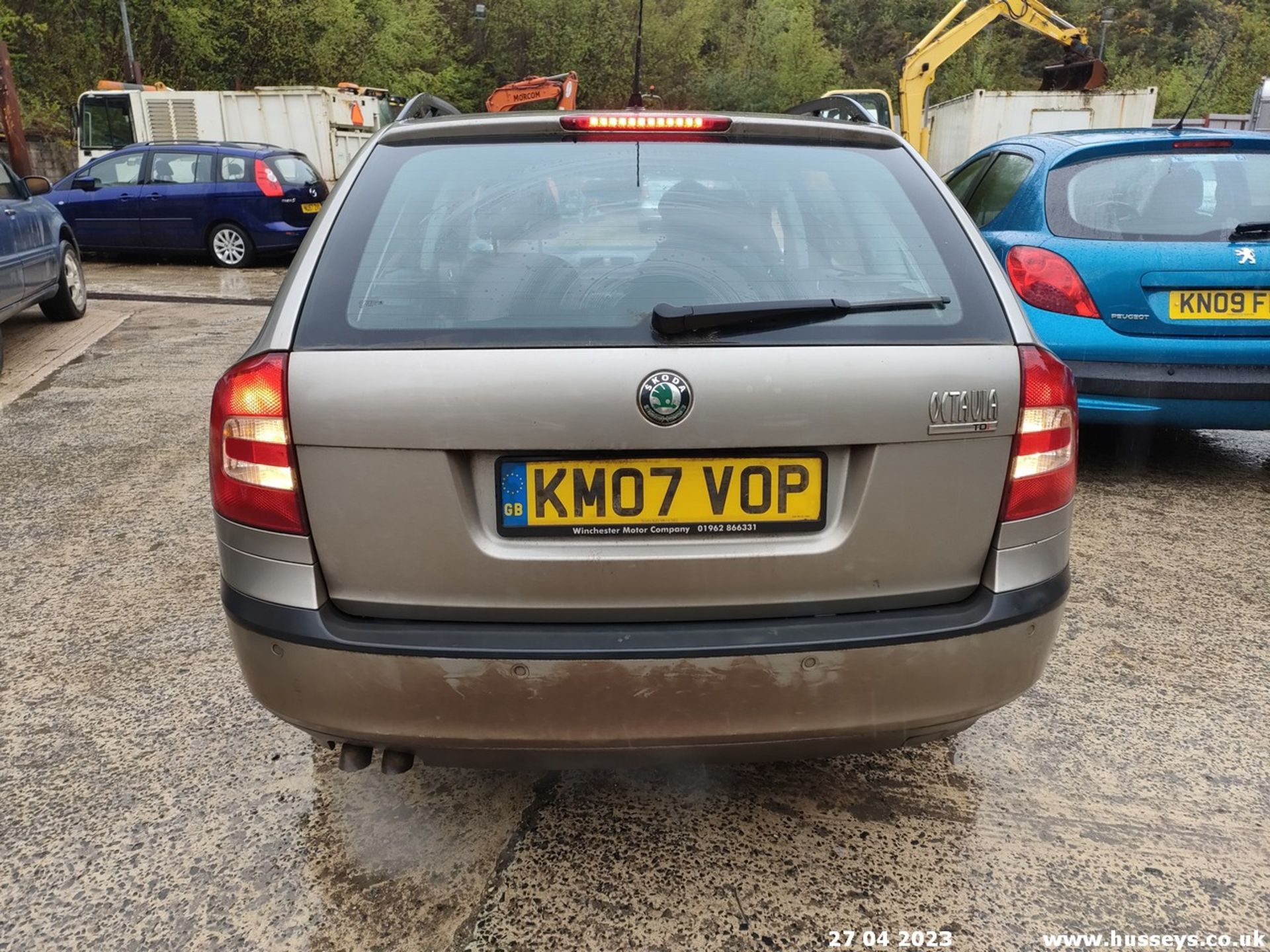 07/07 SKODA OCTAVIA ELEGANCE TDI PD A - 1968cc 5dr Estate (Beige, 140k) - Image 16 of 33