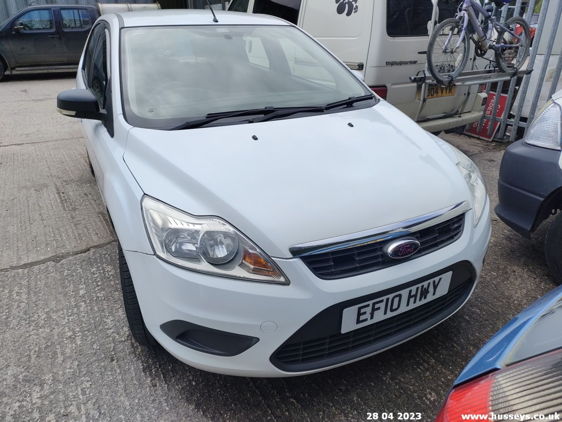 10/10 FORD FOCUS STYLE TDCI - 1560cc 5dr Hatchback (White) - Image 5 of 31
