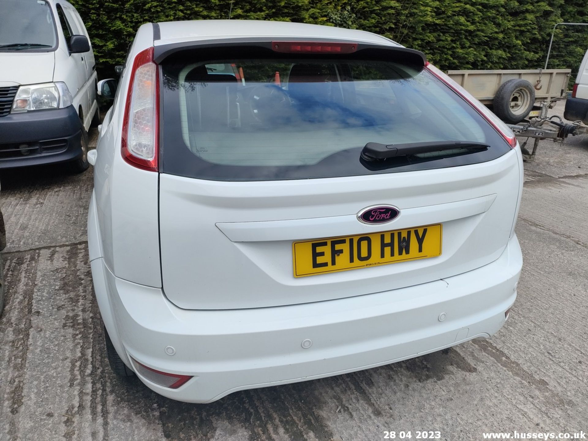 10/10 FORD FOCUS STYLE TDCI - 1560cc 5dr Hatchback (White) - Image 13 of 31