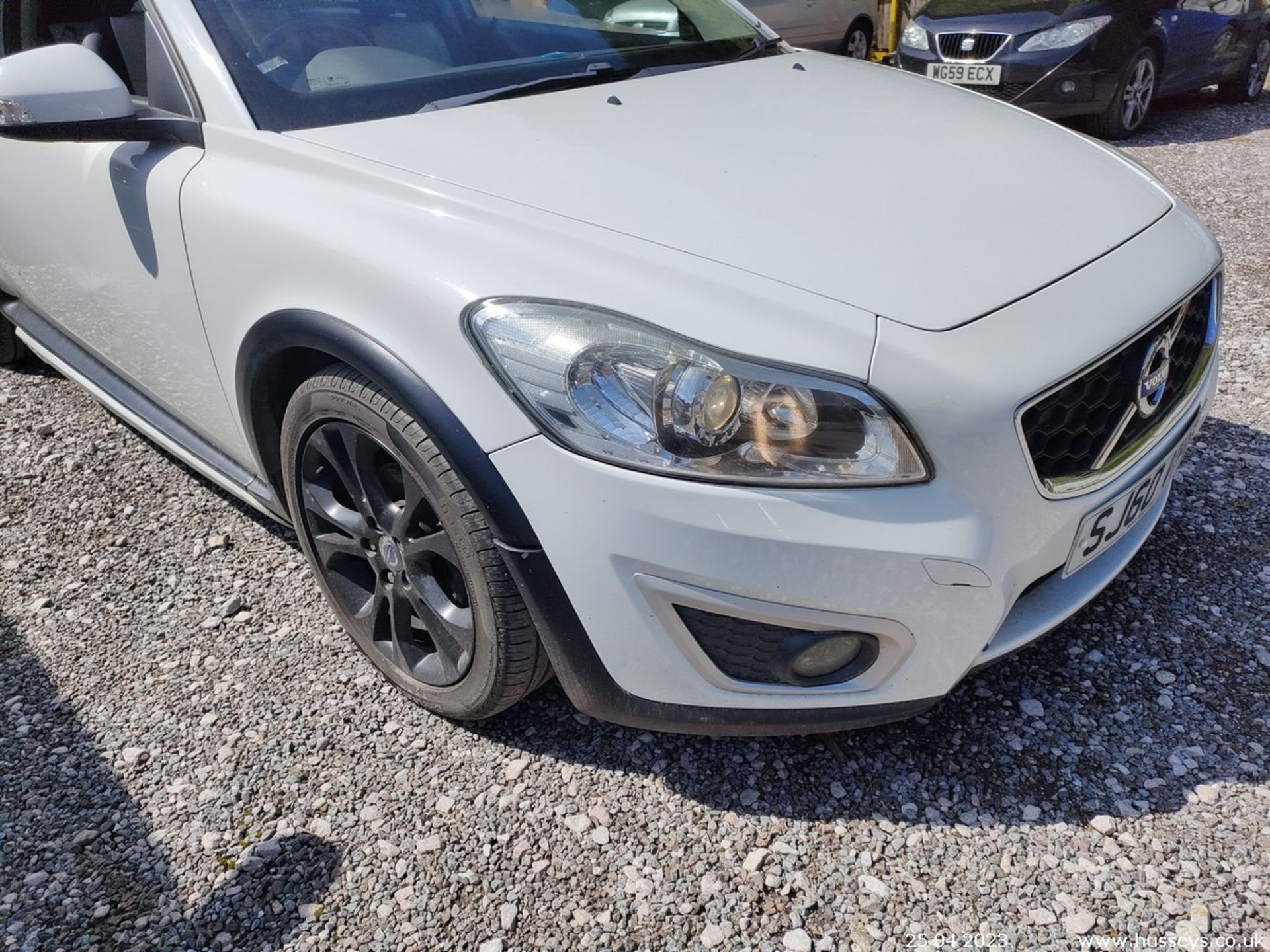 10/60 VOLVO C30 SE D DRIVE - 1560cc 3dr Hatchback (White) - Image 3 of 34