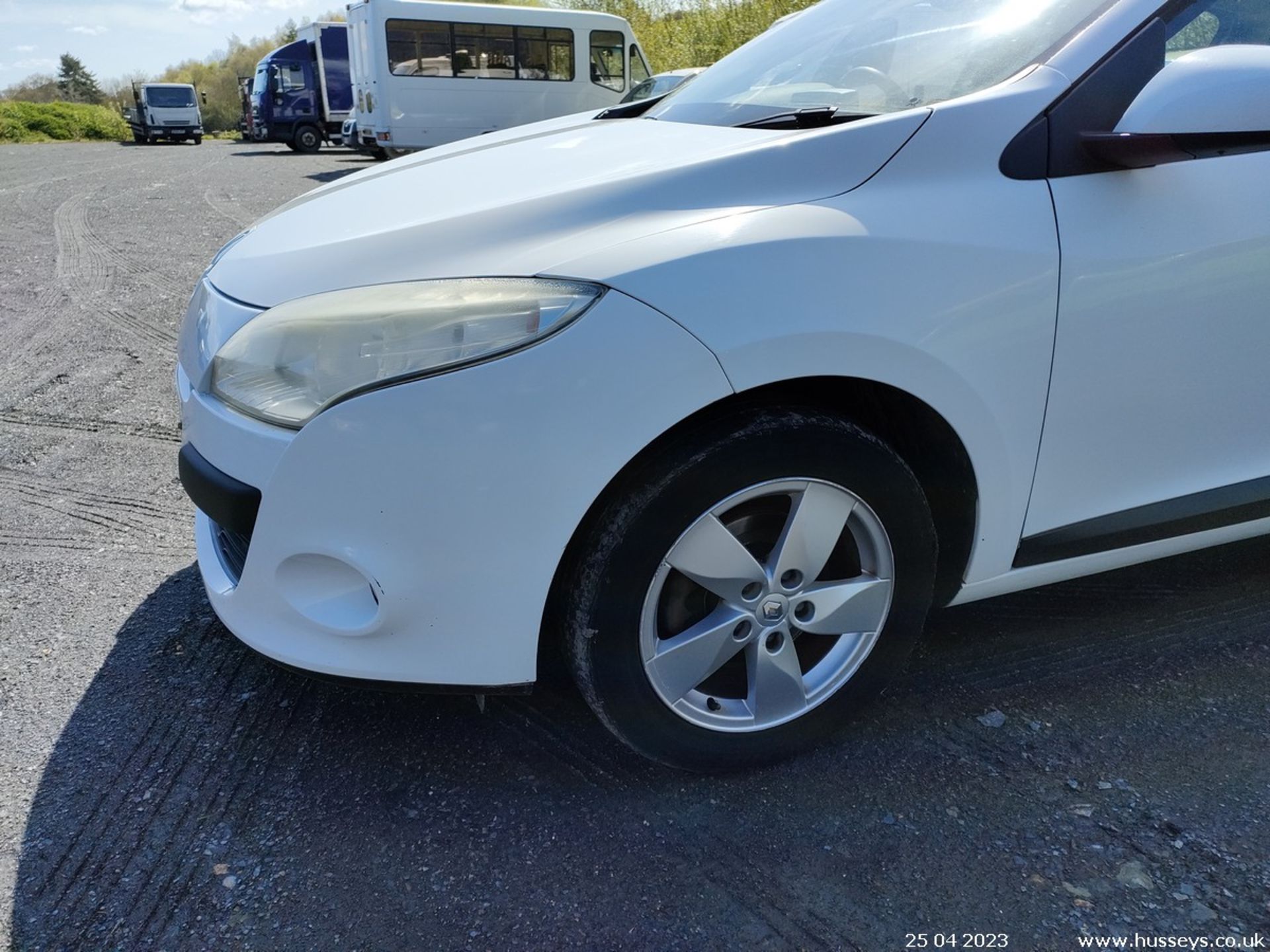 10/10 RENAULT MEGANE D-QUE TT DCIFAPS-A - 1461cc 5dr Hatchback (White) - Image 11 of 42