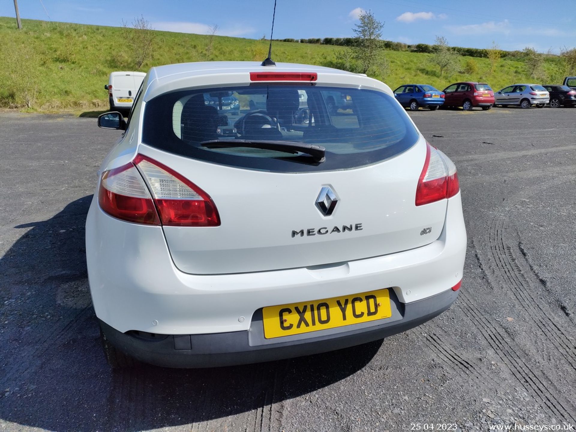 10/10 RENAULT MEGANE D-QUE TT DCIFAPS-A - 1461cc 5dr Hatchback (White) - Image 20 of 42