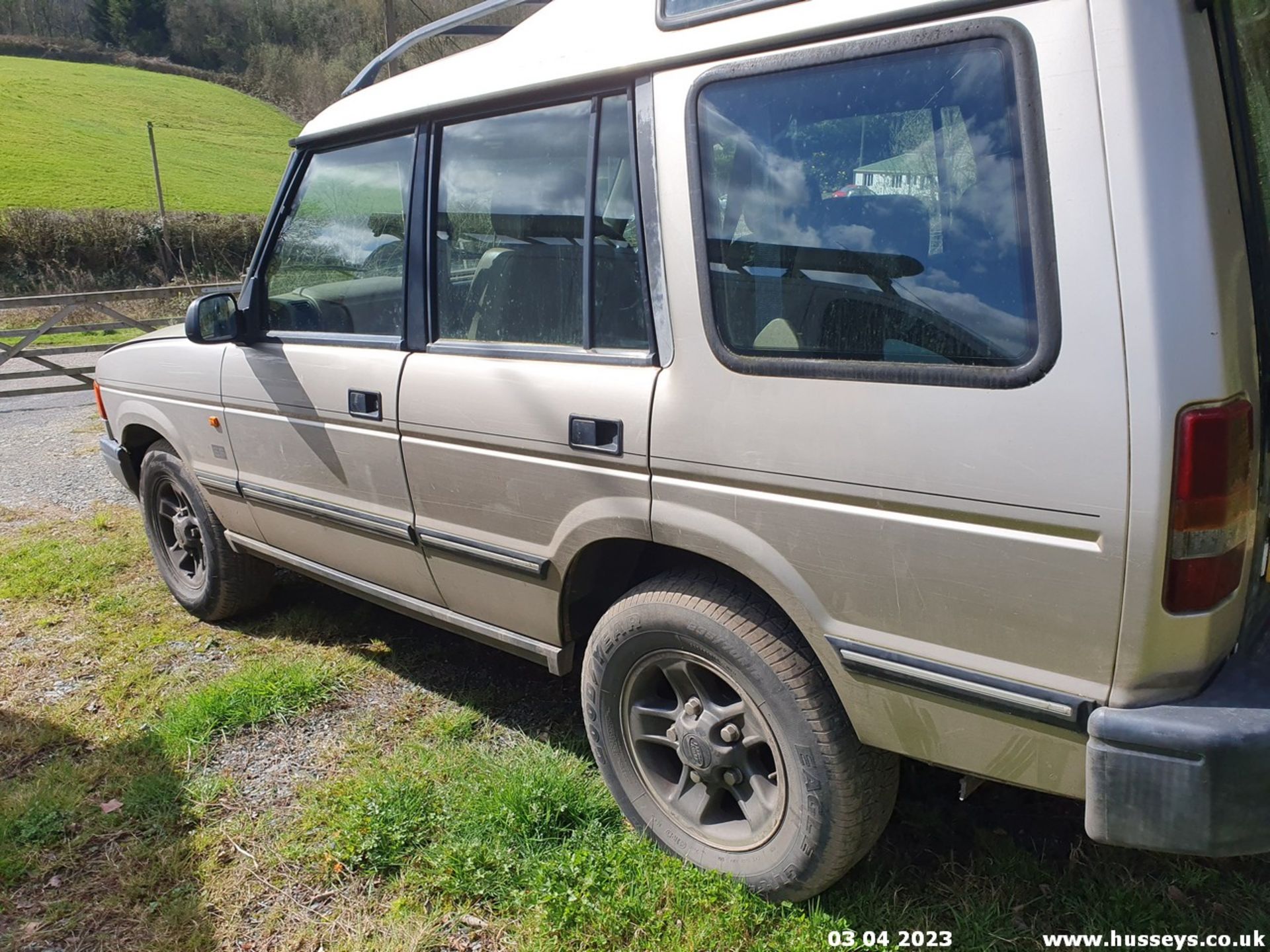 1998 LAND ROVER DISCOVERY ES TDI - 2495cc 5dr Estate (Gold) - Image 17 of 31