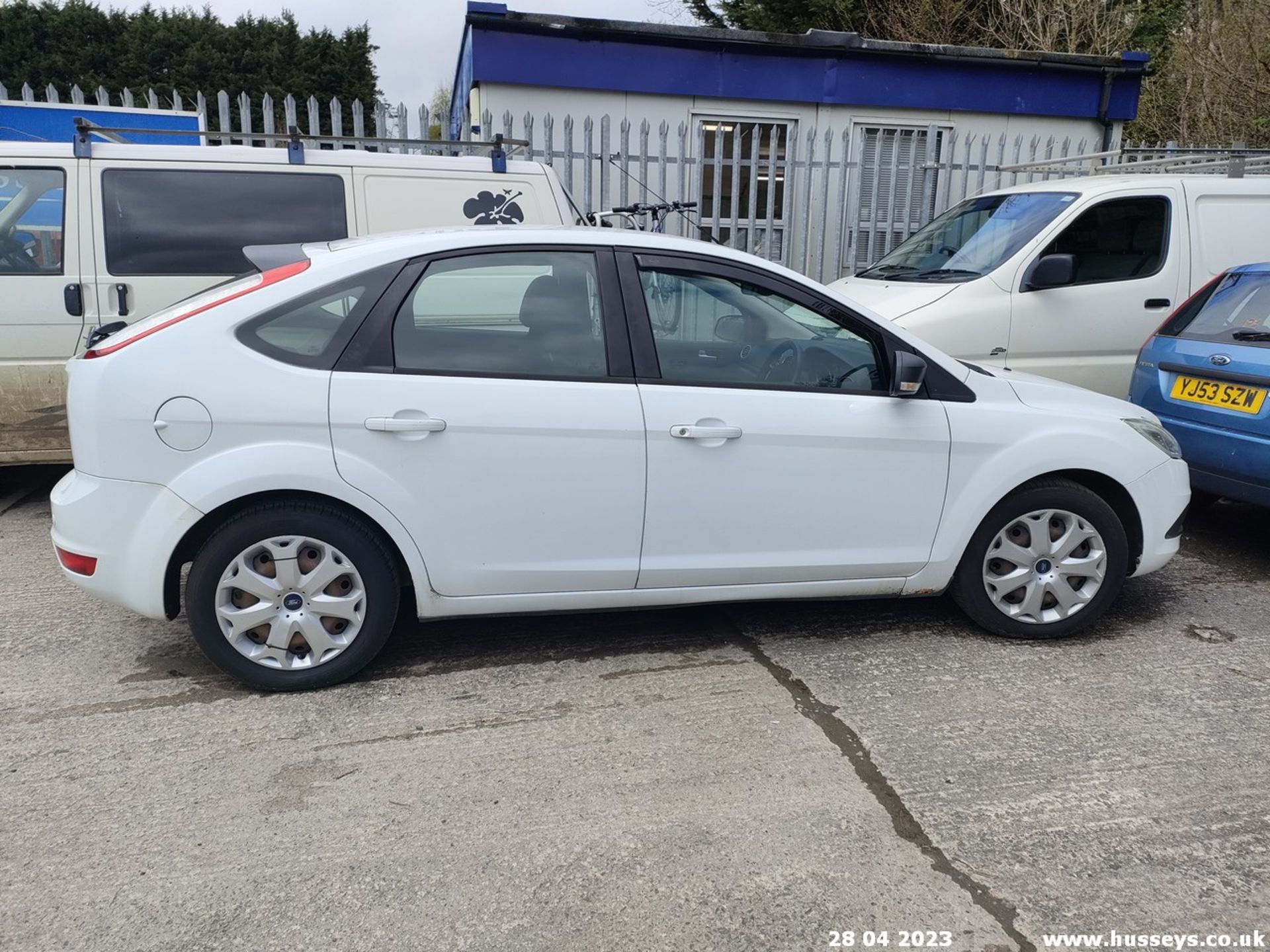10/10 FORD FOCUS STYLE TDCI - 1560cc 5dr Hatchback (White) - Image 19 of 31