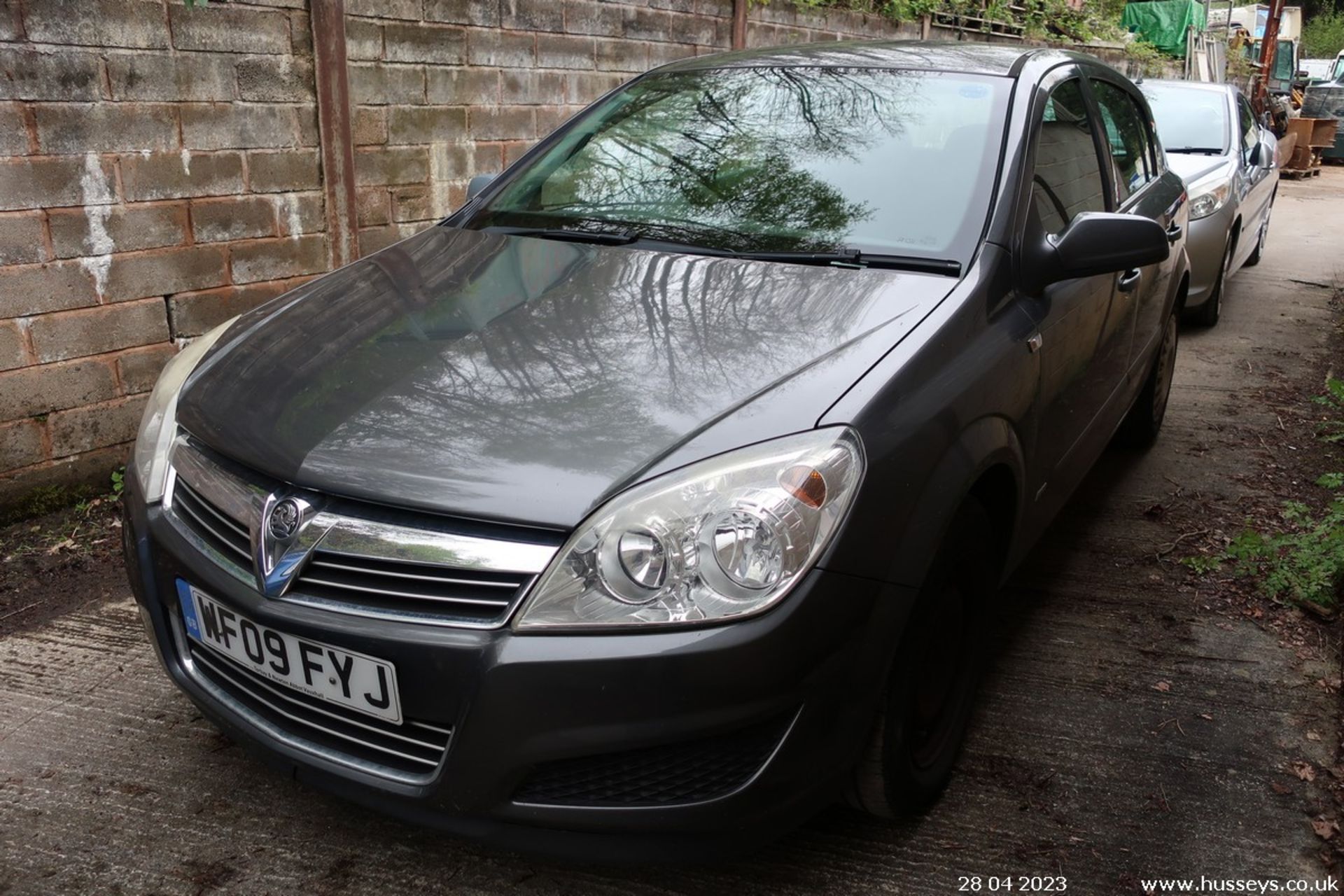 09/09 VAUXHALL ASTRA LIFE A/C - 1598cc 5dr Hatchback (Grey, 167k) - Image 2 of 14