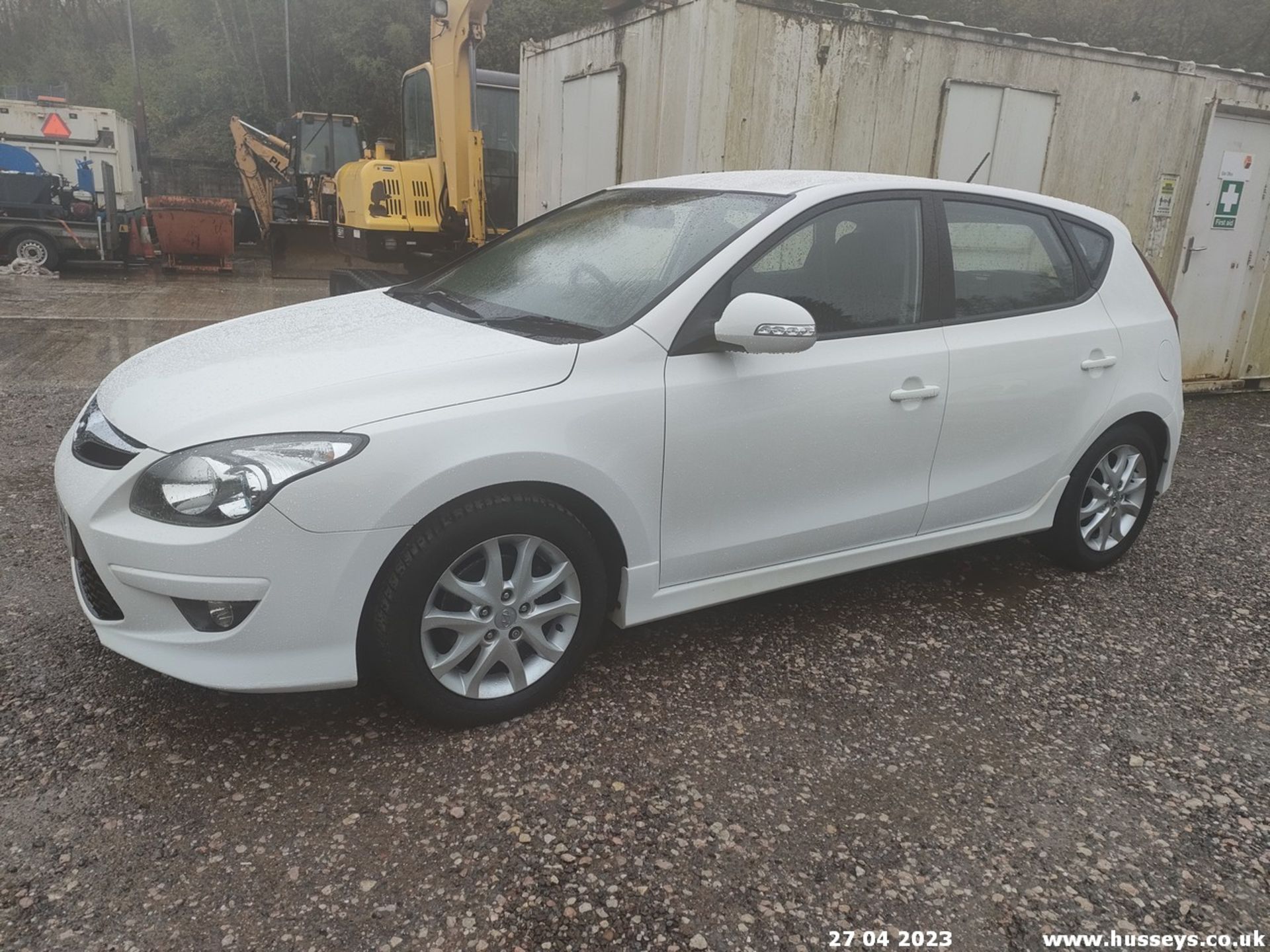 12/12 HYUNDAI I30 COMFORT - 1396cc 5dr Hatchback (White, 63k) - Image 13 of 35