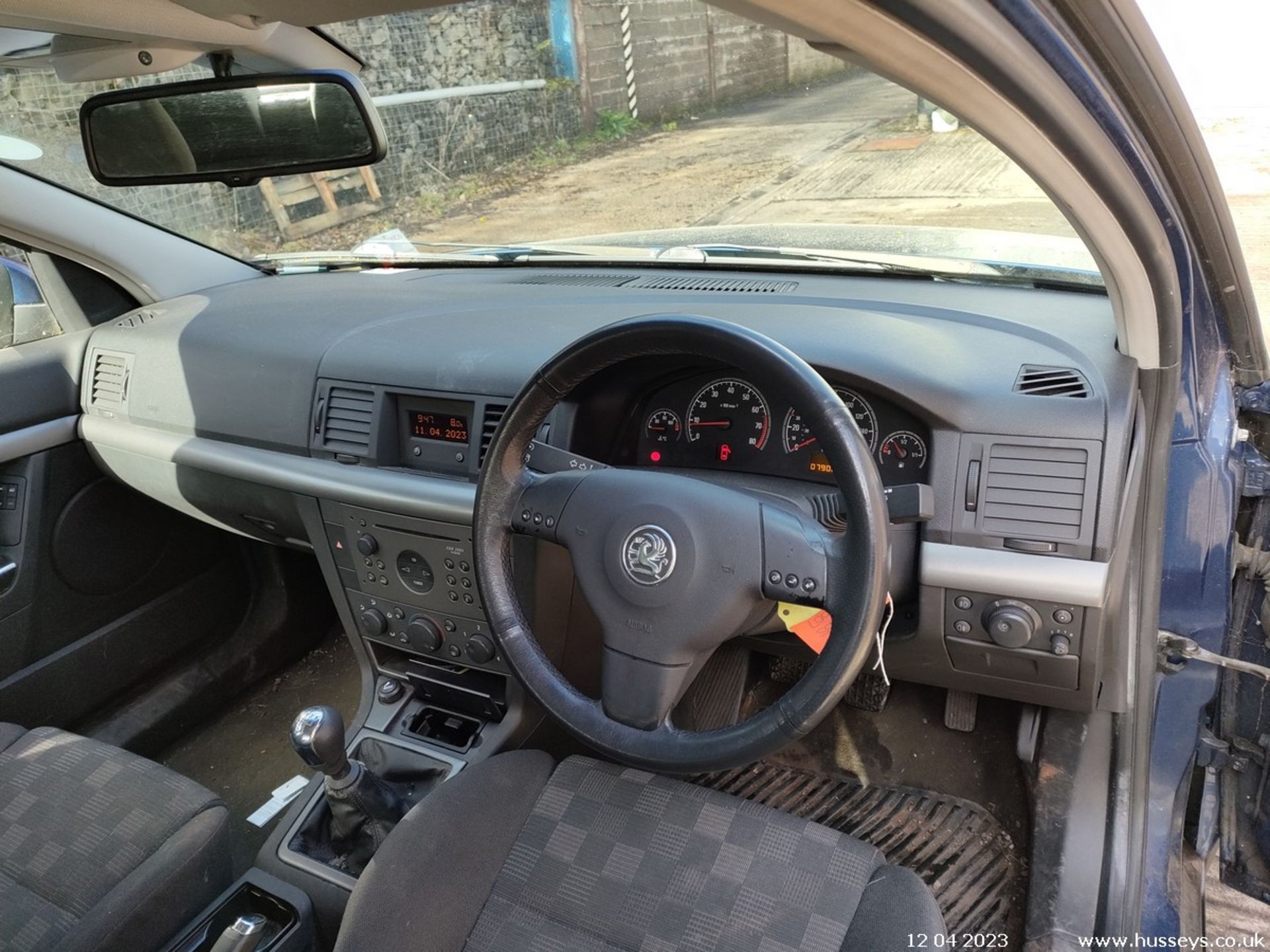 03/03 VAUXHALL VECTRA SXI 16V - 1796cc 5dr Hatchback (Blue) - Image 38 of 40