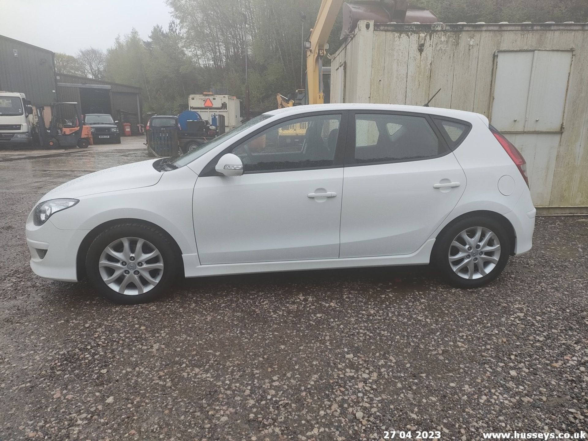 12/12 HYUNDAI I30 COMFORT - 1396cc 5dr Hatchback (White, 63k) - Image 14 of 35