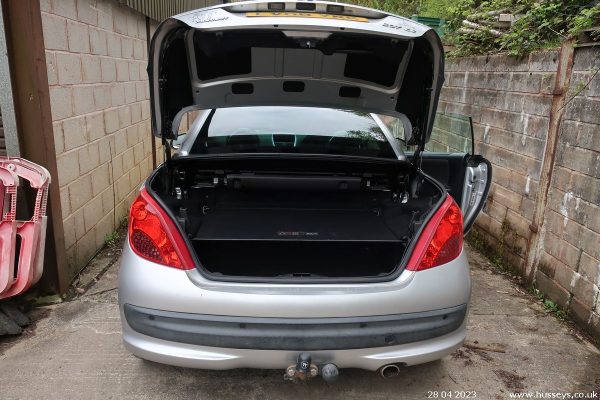 08/08 PEUGEOT 207 GT CC - 1598cc 2dr Convertible (Silver) - Image 7 of 17