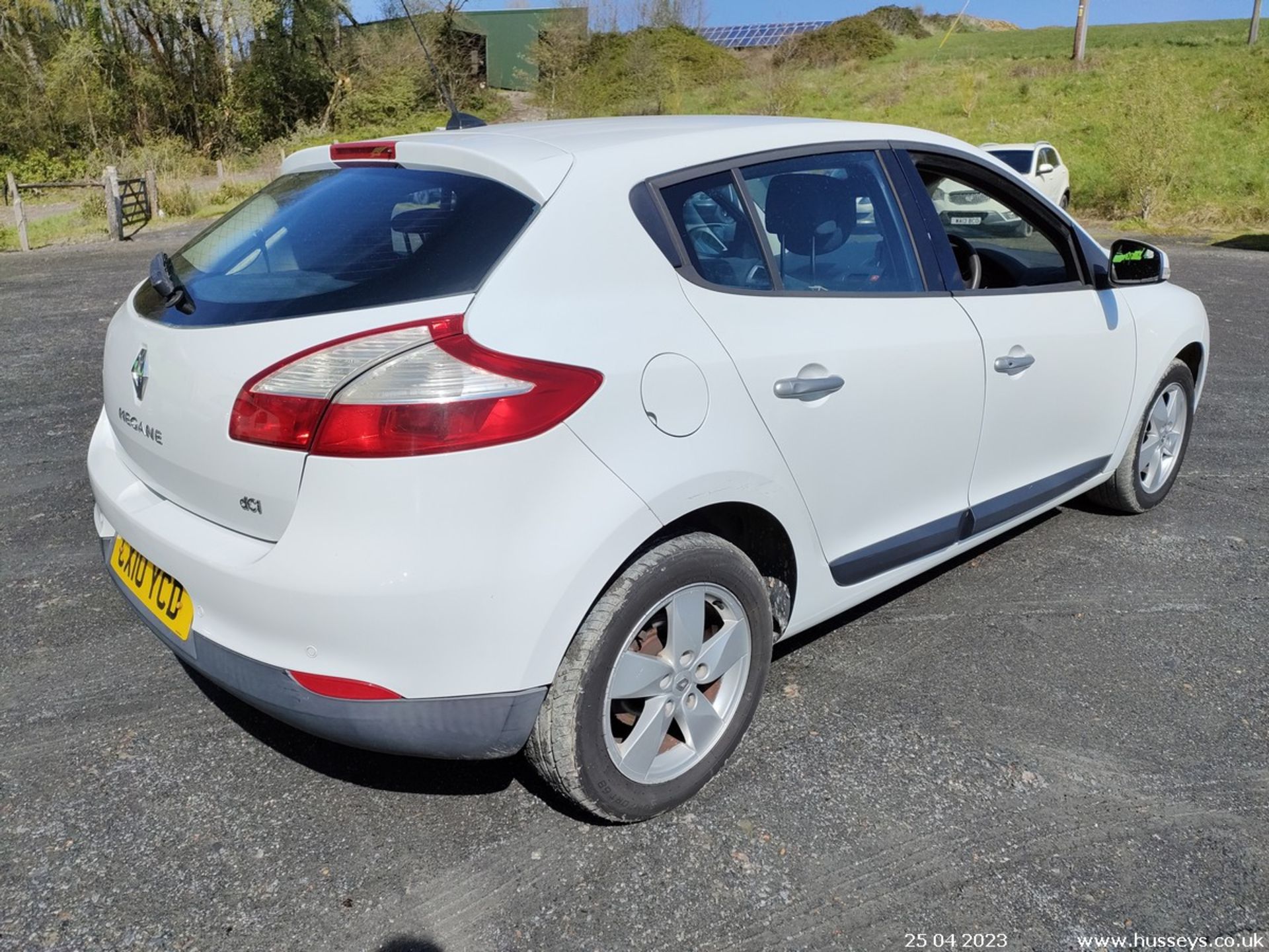 10/10 RENAULT MEGANE D-QUE TT DCIFAPS-A - 1461cc 5dr Hatchback (White) - Image 25 of 42