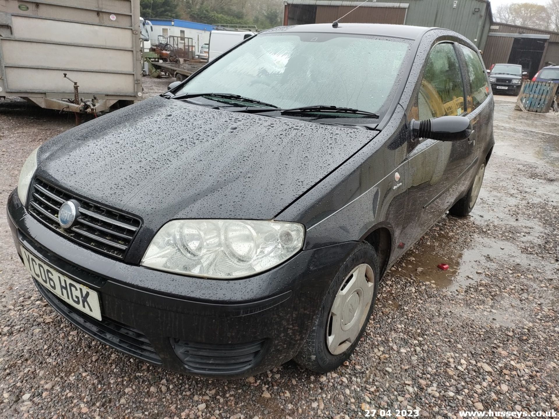 06/06 FIAT PUNTO ACTIVE 8V - 1242cc 3dr Hatchback (Black, 141k) - Image 8 of 31