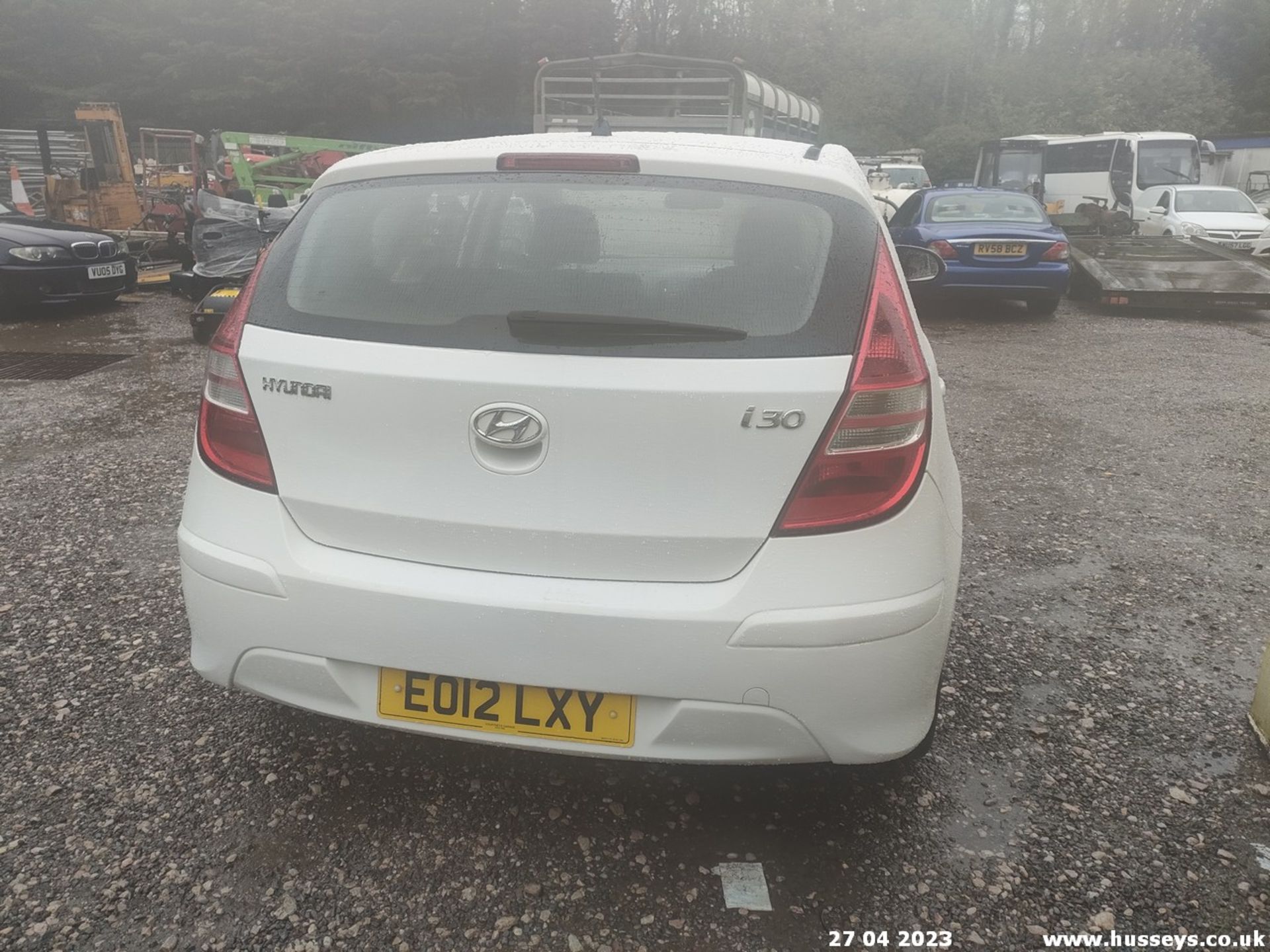 12/12 HYUNDAI I30 COMFORT - 1396cc 5dr Hatchback (White, 63k) - Image 21 of 35