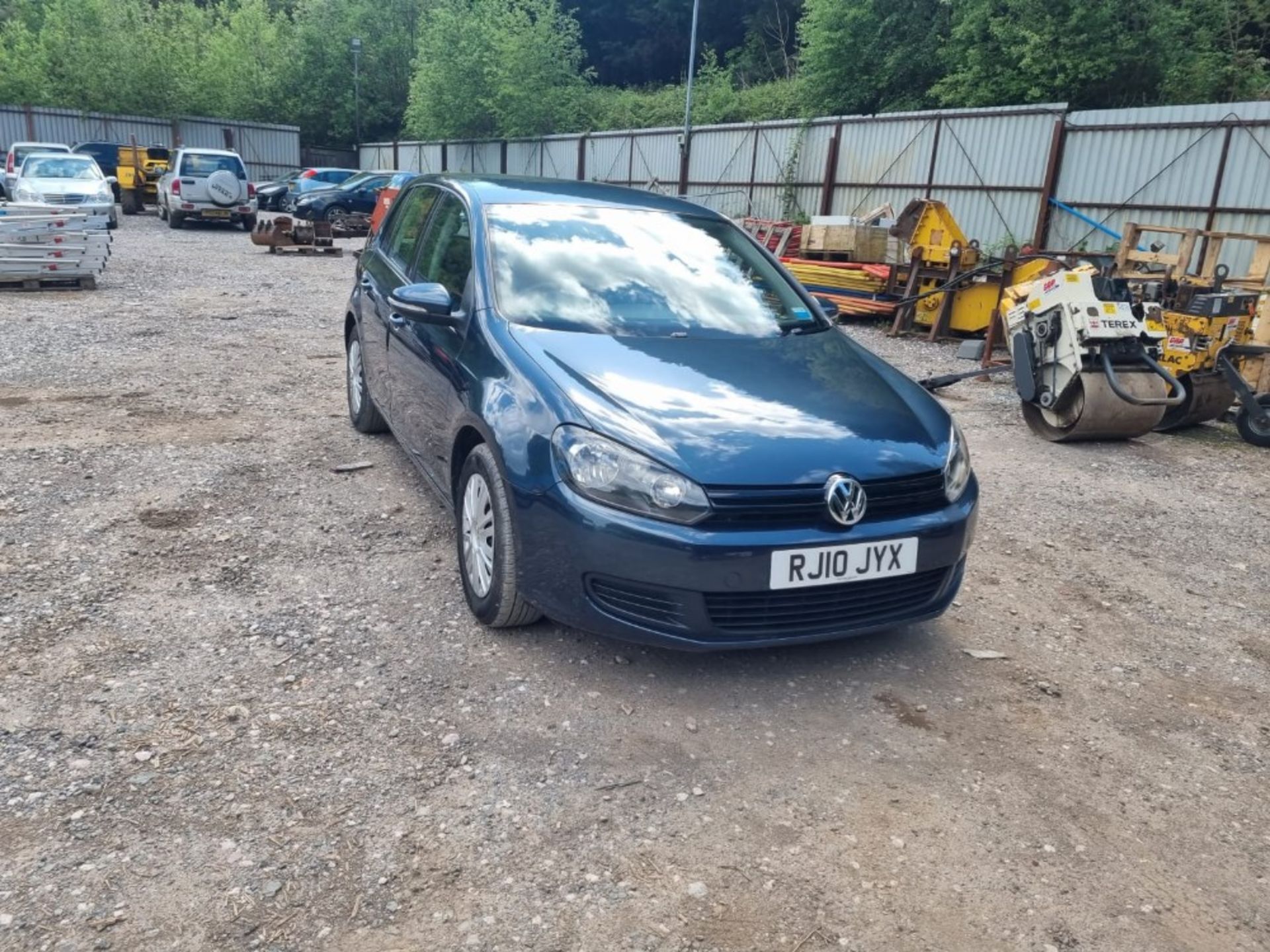 10/10 VOLKSWAGEN GOLF S TSI - 1390cc 5dr Hatchback (Blue, 78k) - Image 7 of 9