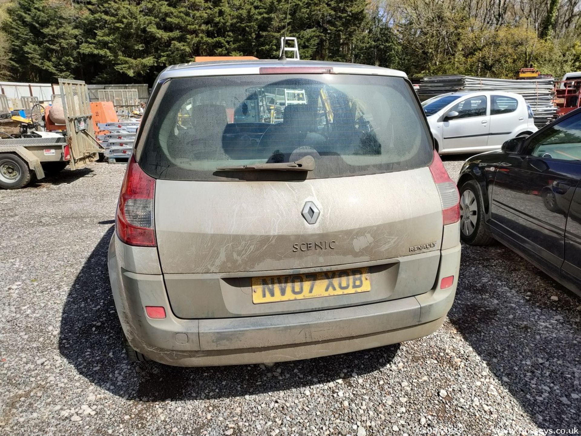 07/07 RENAULT SCENIC DYN VVT - 1598cc 5dr MPV (Silver) - Image 18 of 34
