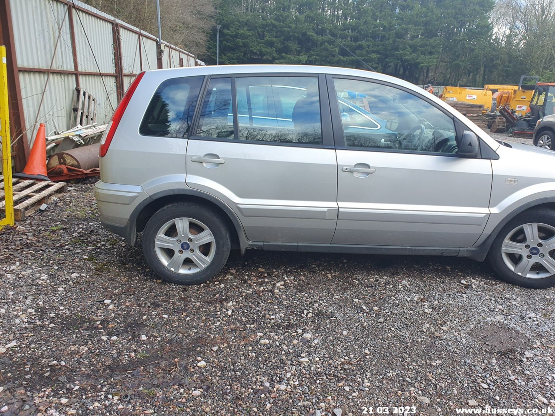 10/60 FORD FUSION ZETEC TDCI - 1560cc 5dr Hatchback (Silver, 185k) - Image 9 of 32