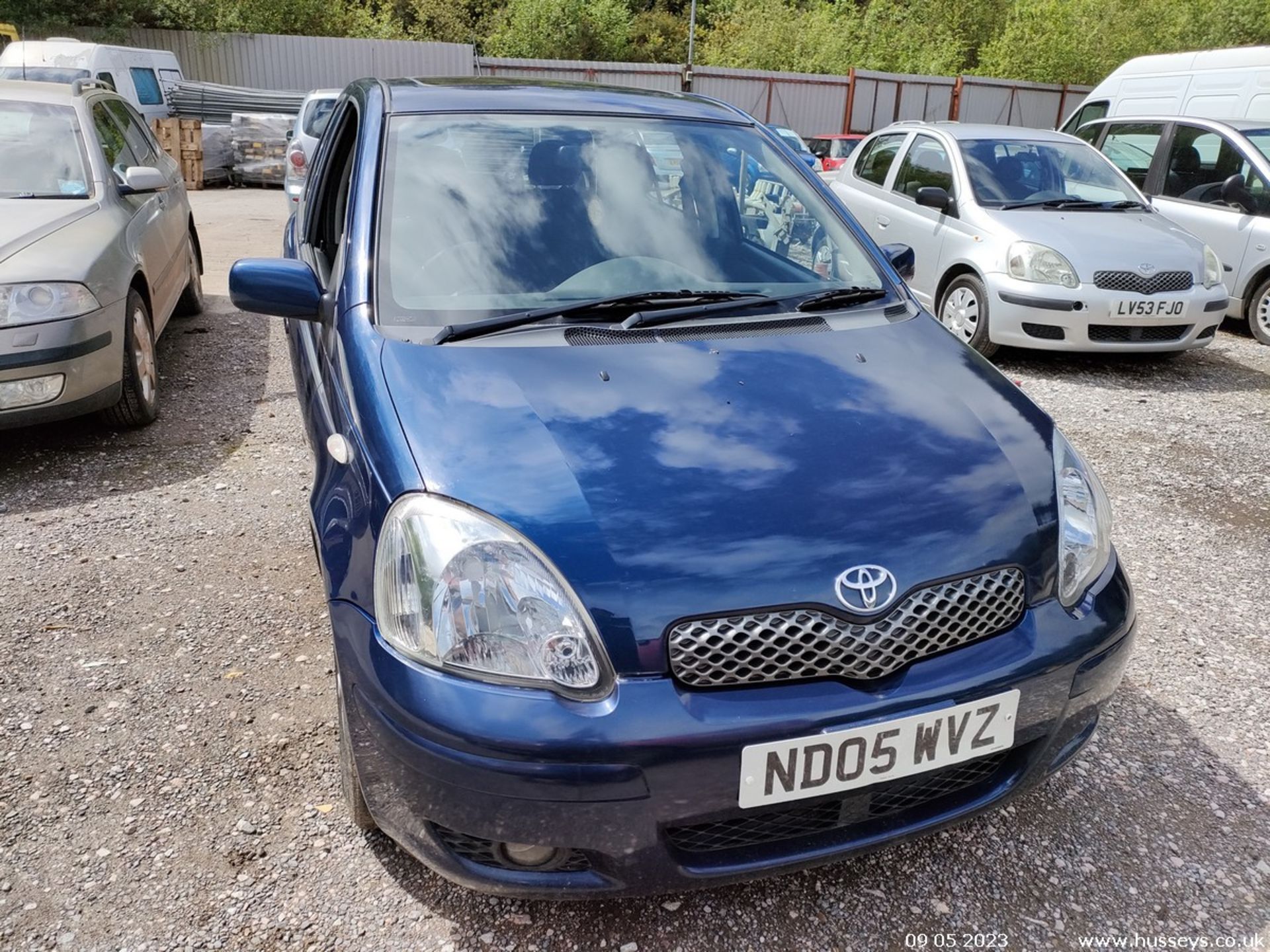 05/05 TOYOTA YARIS T SPIRIT - 998cc 5dr Hatchback (Blue) - Image 5 of 34