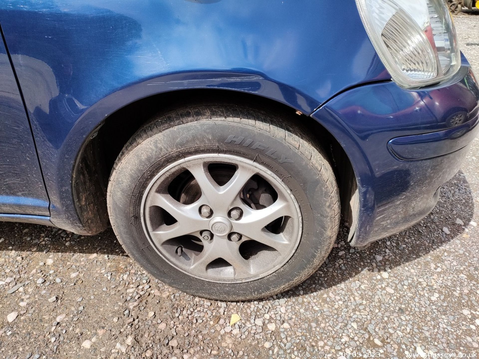 05/05 TOYOTA YARIS T SPIRIT - 998cc 5dr Hatchback (Blue) - Image 2 of 34