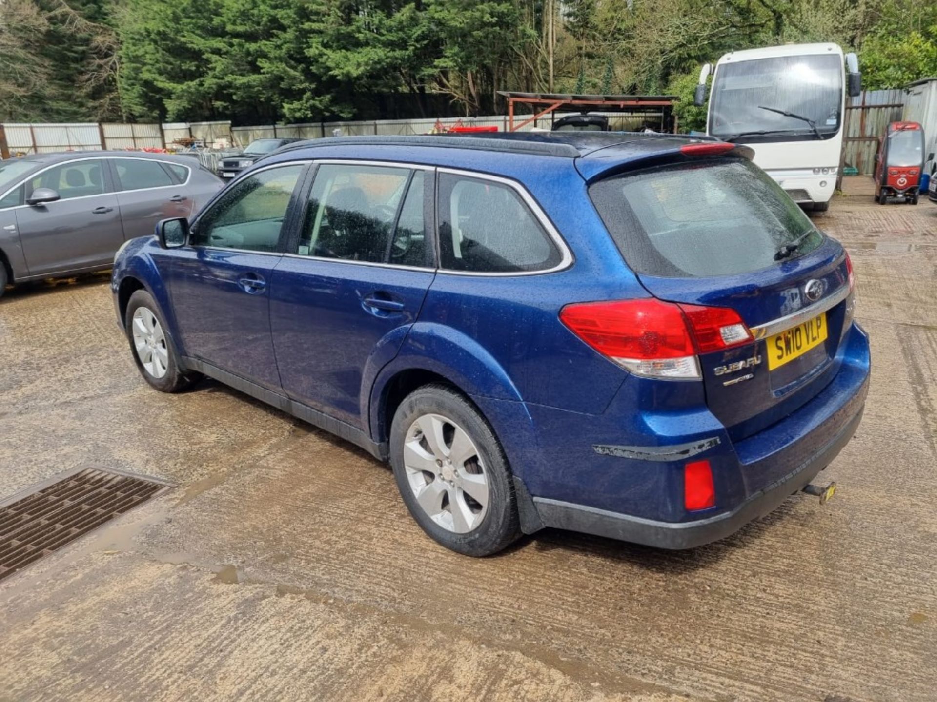 10/10 SUBARU OUTBACK SE NAV SYMAWD CVT - 2457cc 5dr Estate (Blue) - Image 3 of 11