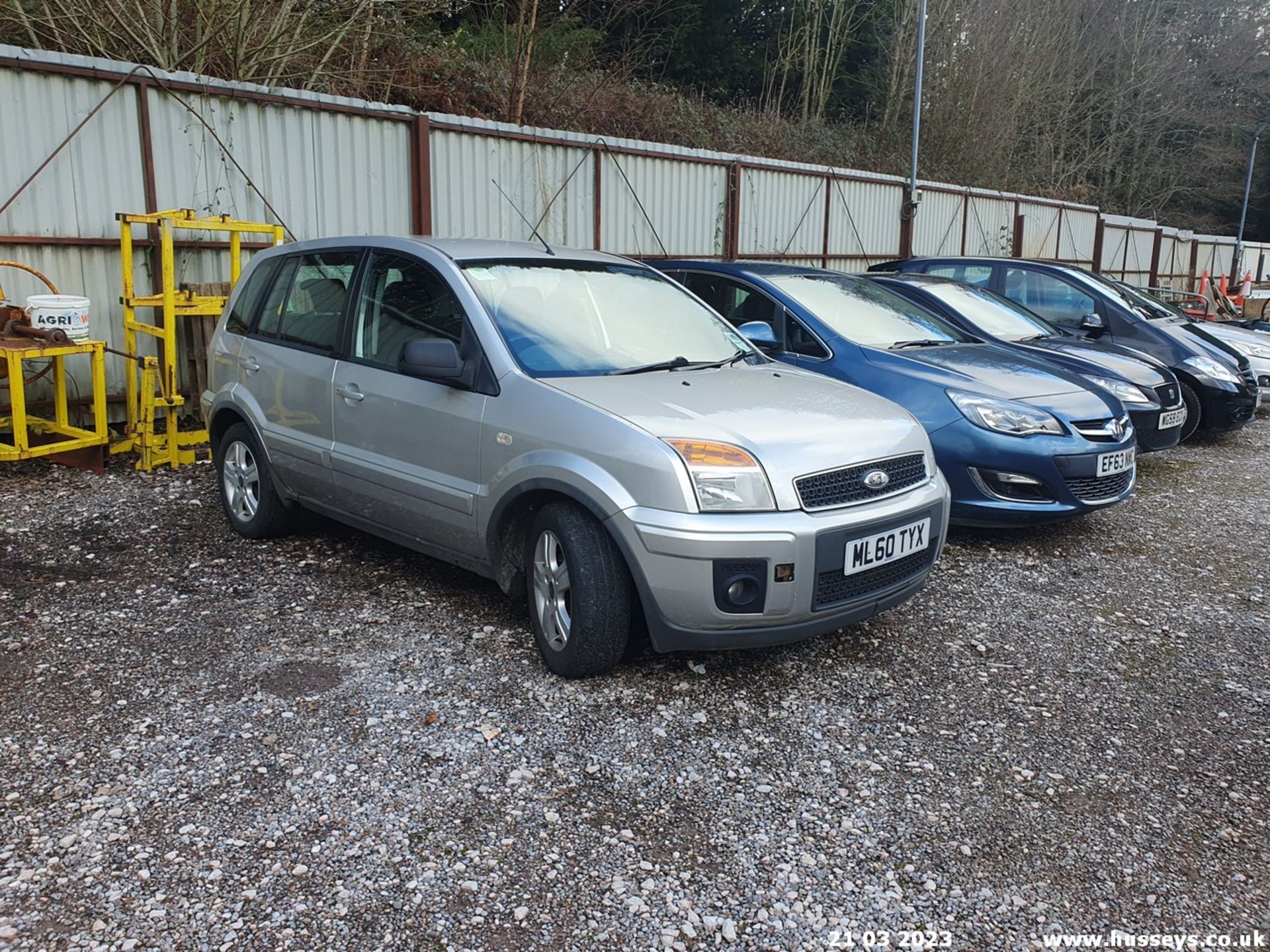 10/60 FORD FUSION ZETEC TDCI - 1560cc 5dr Hatchback (Silver, 185k) - Image 2 of 32