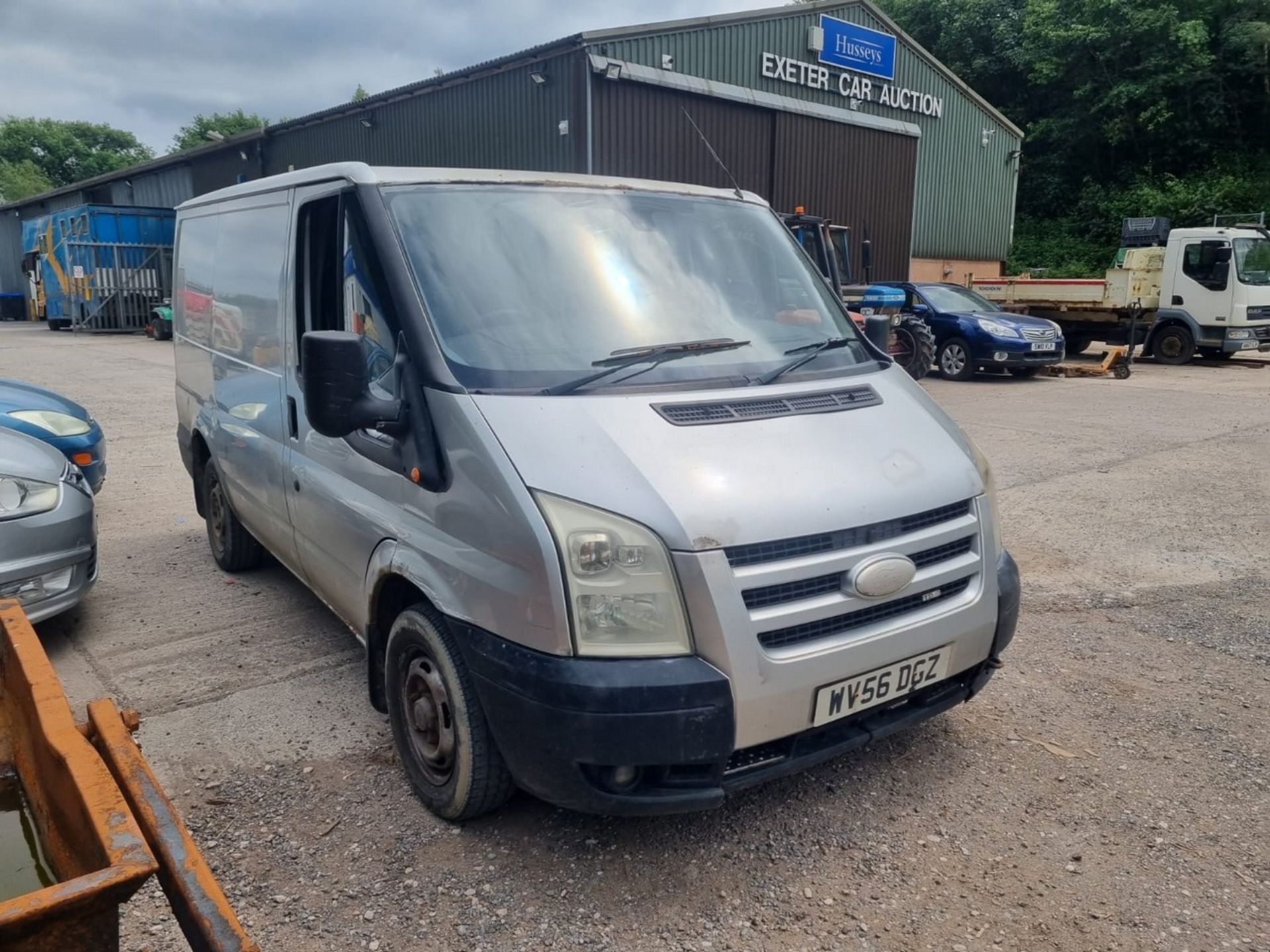 06/56 FORD TRANSIT 85 T260 FWD - 2198cc 5dr Van (Silver) - Image 9 of 9