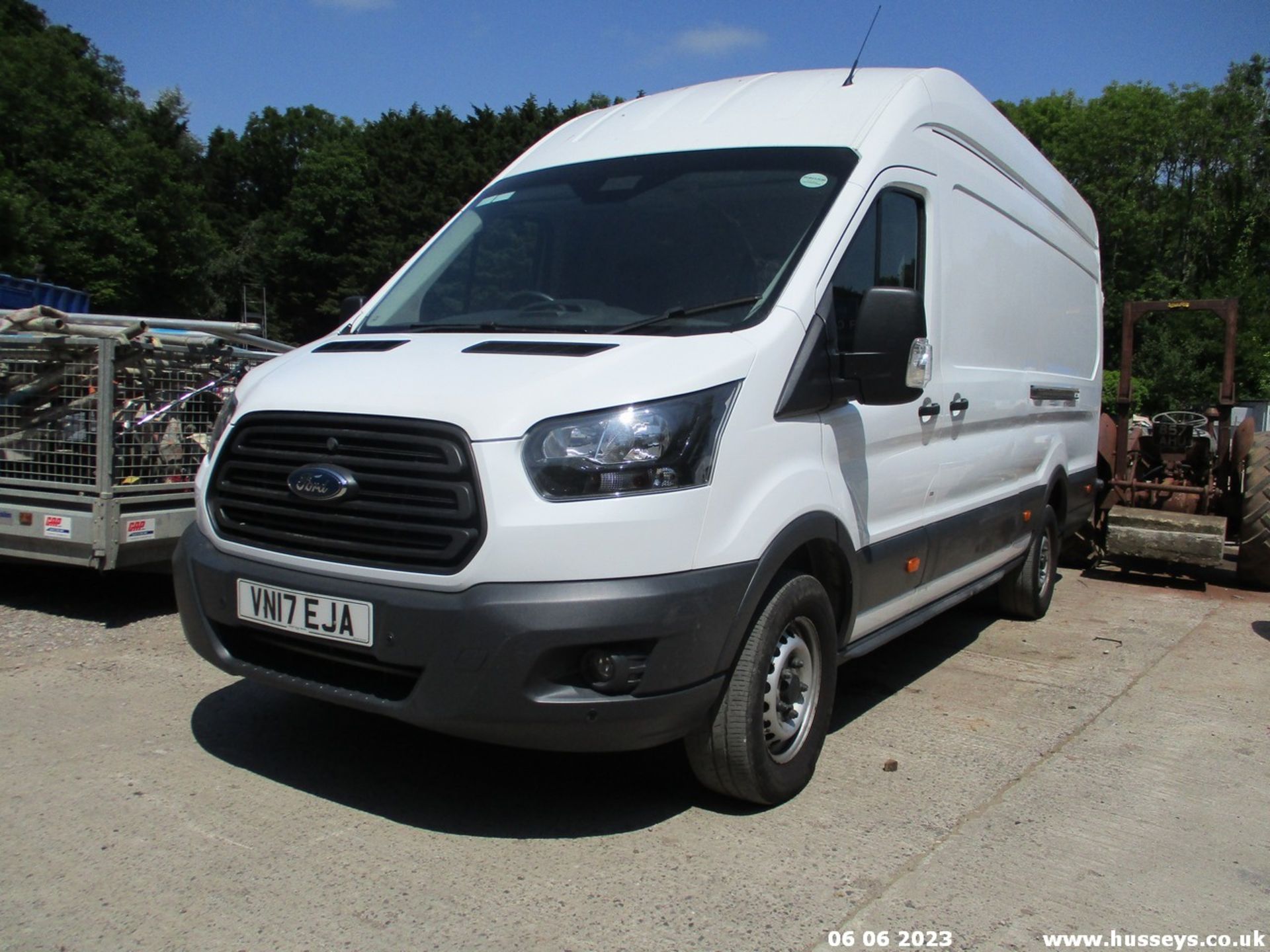 17/17 FORD TRANSIT 350 - 1995cc 4dr Van (White, 94k)