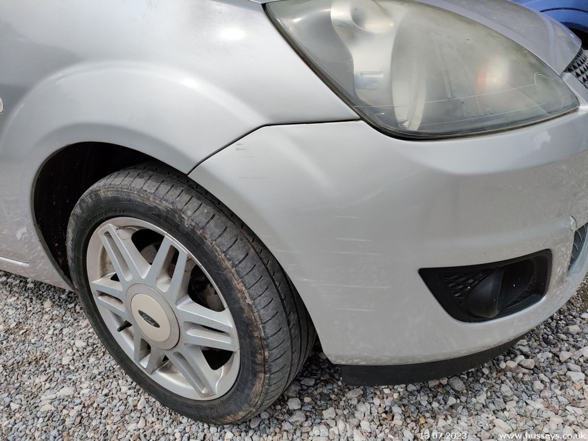 08/57 FORD FIESTA ZETEC CLIMATE S-A - 1388cc 5dr Hatchback (Silver, 43k) - Image 4 of 34