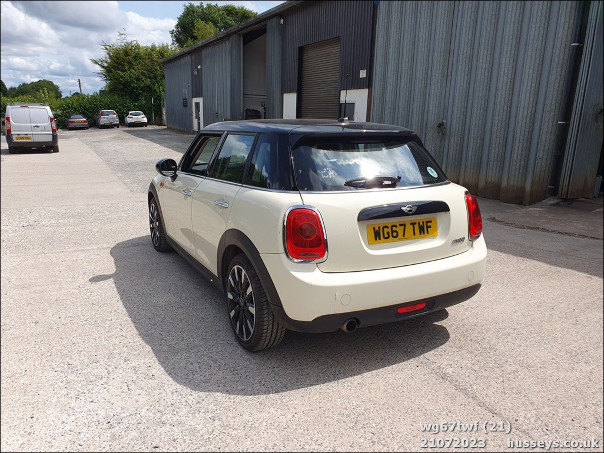 17/67 MINI COOPER AUTO - 1499cc 5dr Hatchback (White, 8k) - Image 21 of 60