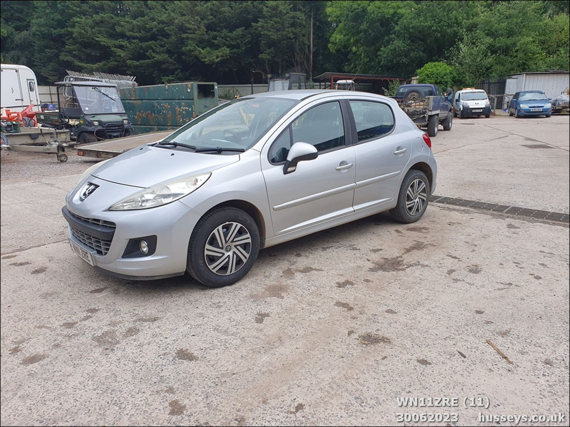 11/11 PEUGEOT 207 ACTIVE HDI - 1398cc 5dr Hatchback (Silver, 114k) - Image 11 of 47