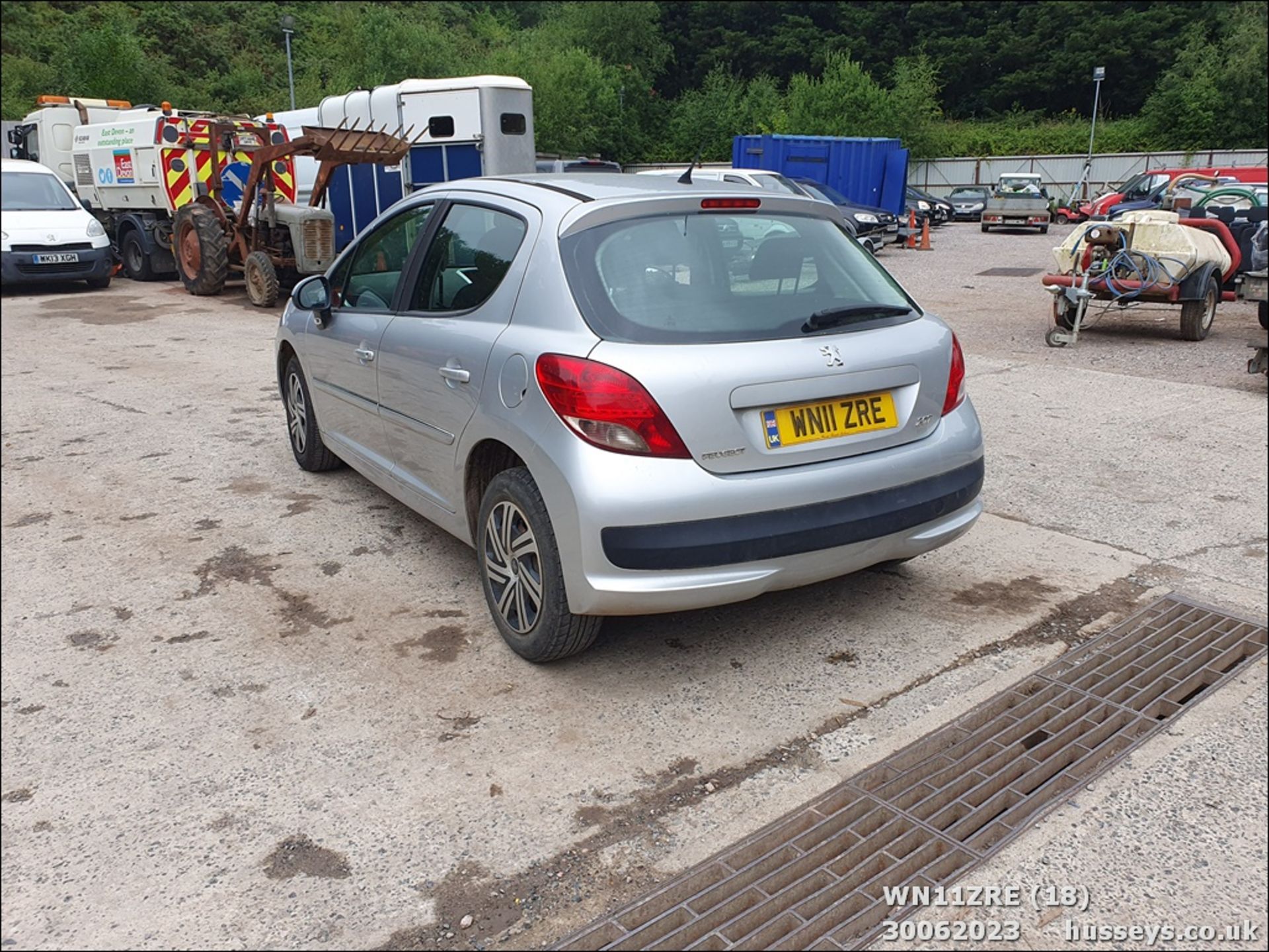 11/11 PEUGEOT 207 ACTIVE HDI - 1398cc 5dr Hatchback (Silver, 114k) - Image 18 of 47