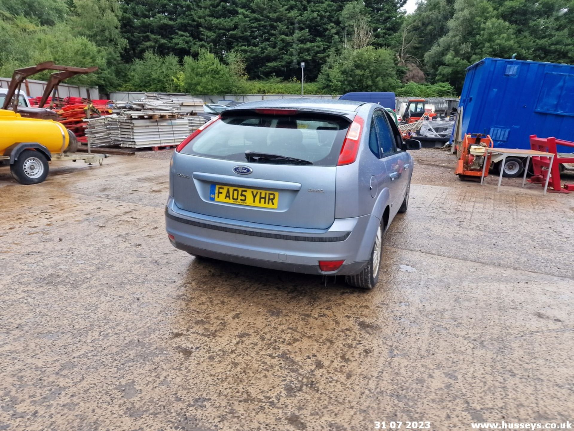 06/05 FORD FOCUS GHIA - 1999cc 5dr Hatchback (Blue, 134k) - Image 19 of 57