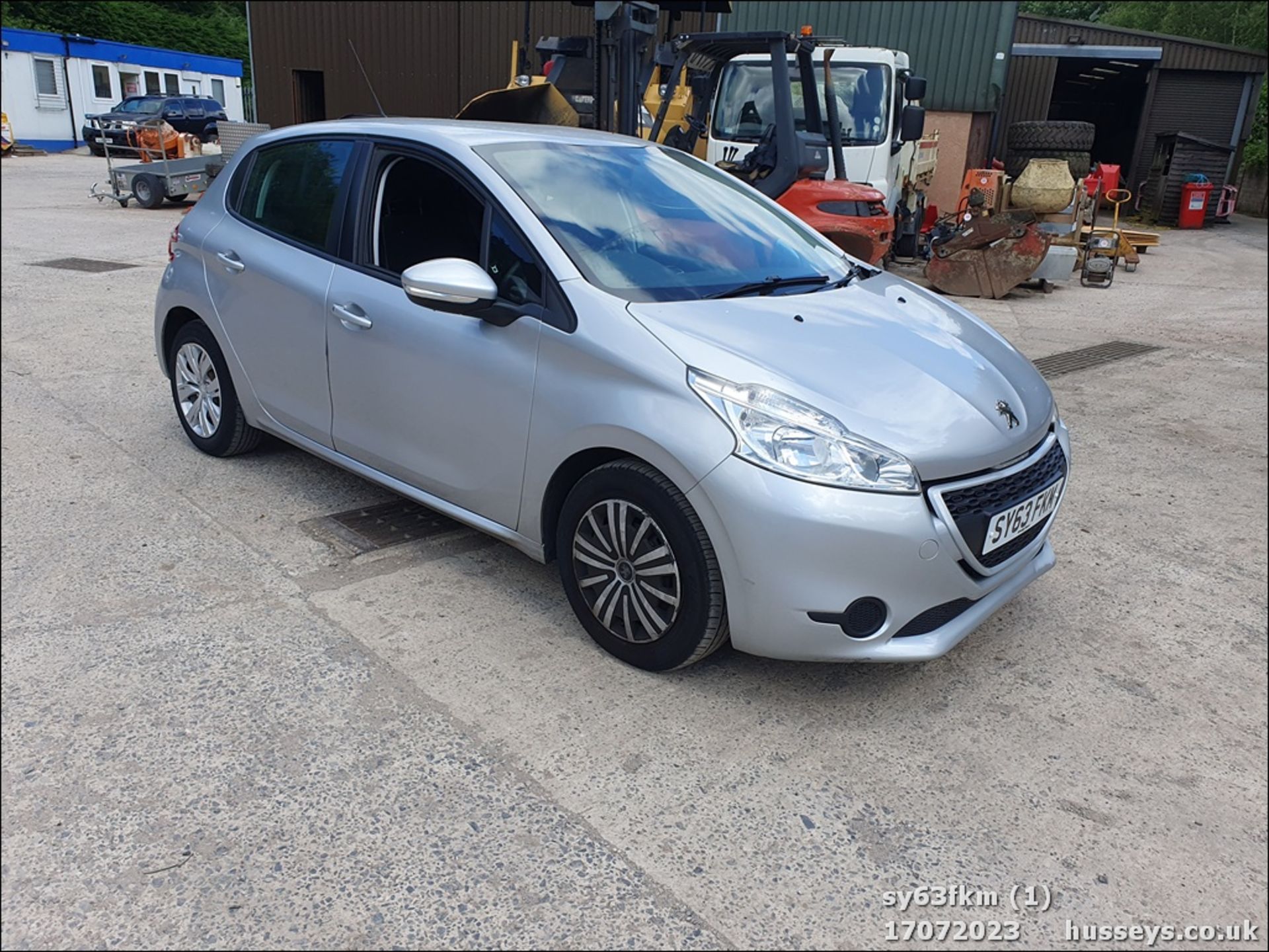 13/63 PEUGEOT 208 ACCESS PLUS - 1199cc 5dr Hatchback (Silver) - Image 2 of 59