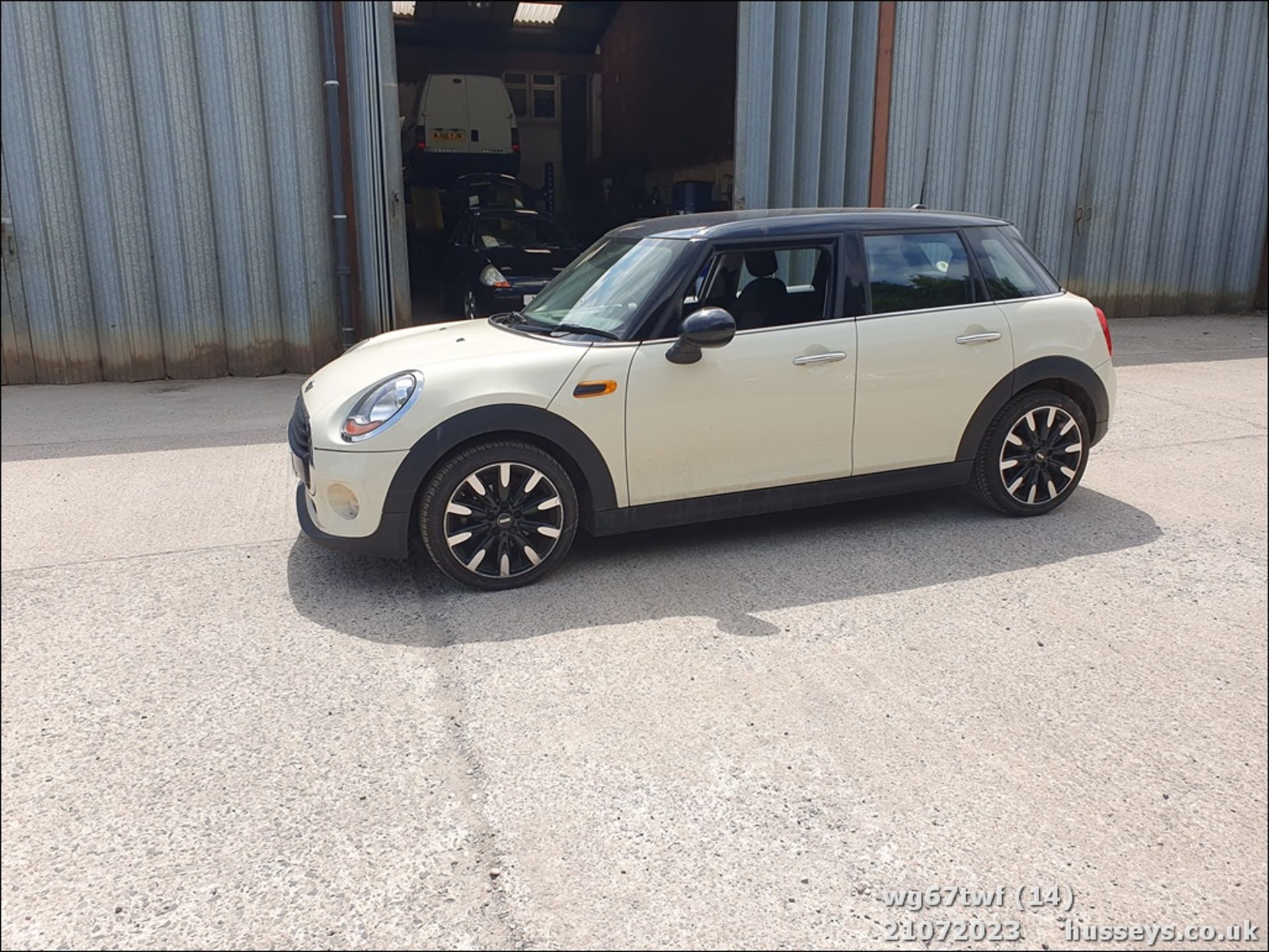 17/67 MINI COOPER AUTO - 1499cc 5dr Hatchback (White, 8k) - Image 14 of 60