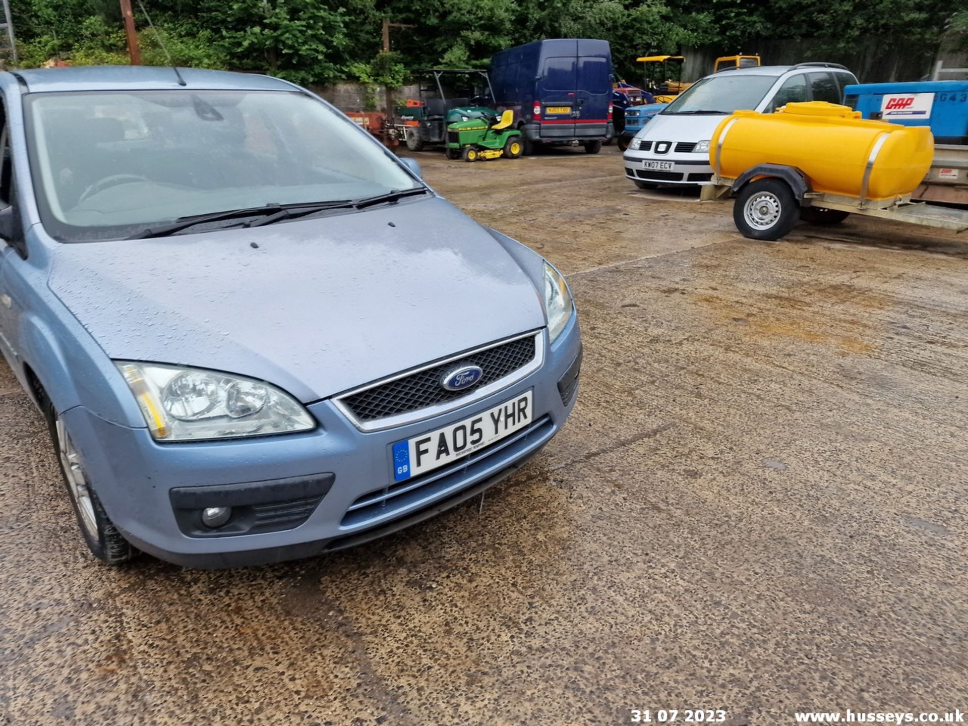 06/05 FORD FOCUS GHIA - 1999cc 5dr Hatchback (Blue, 134k) - Image 29 of 57