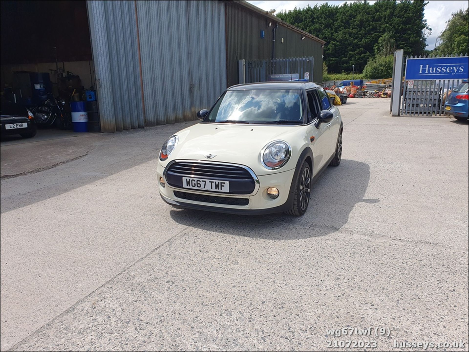 17/67 MINI COOPER AUTO - 1499cc 5dr Hatchback (White, 8k) - Image 9 of 60