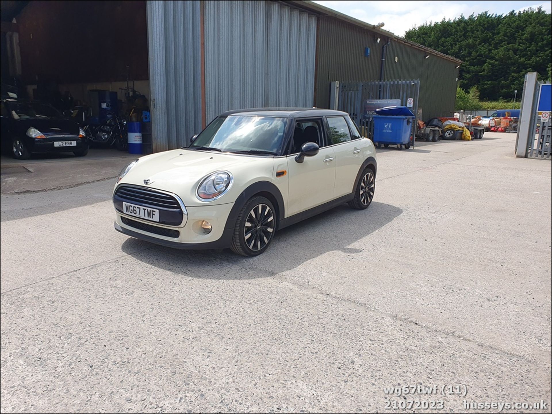 17/67 MINI COOPER AUTO - 1499cc 5dr Hatchback (White, 8k) - Image 11 of 60