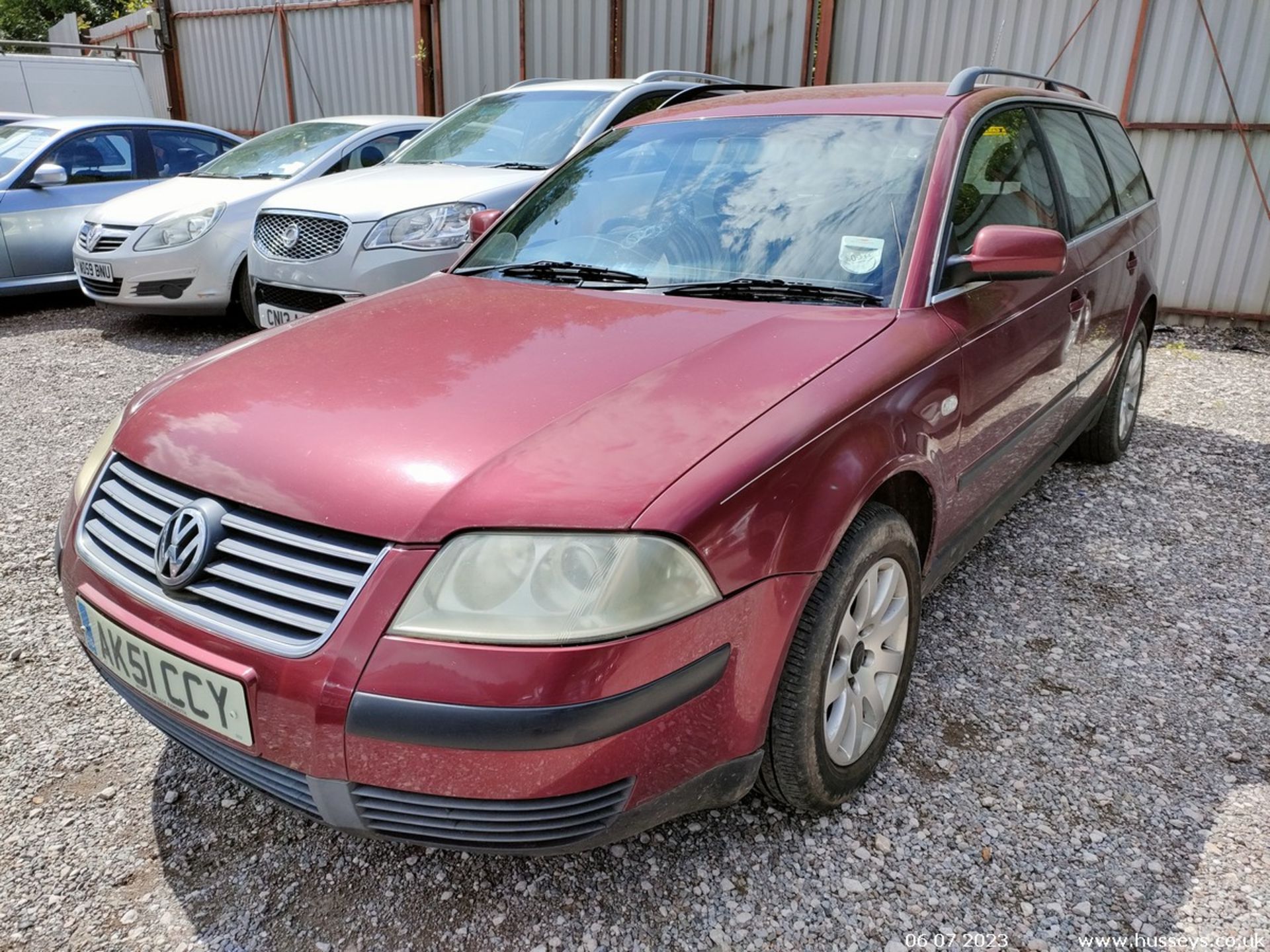 01/51 VOLKSWAGEN PASSAT SE TDI - 1896cc 5dr Estate (Red) - Image 7 of 33