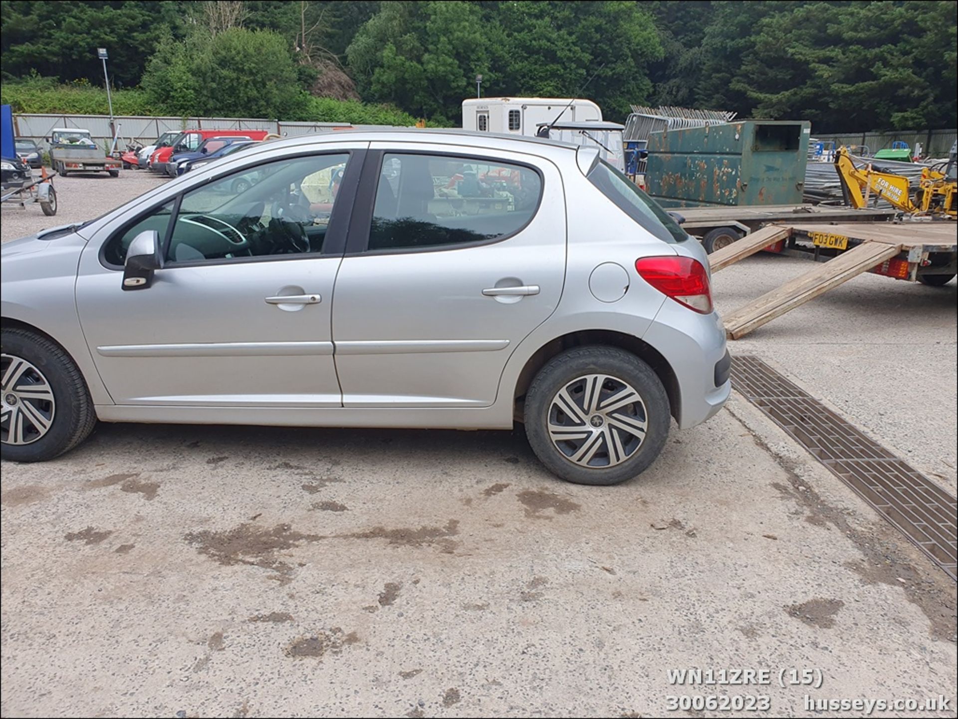 11/11 PEUGEOT 207 ACTIVE HDI - 1398cc 5dr Hatchback (Silver, 114k) - Image 15 of 47