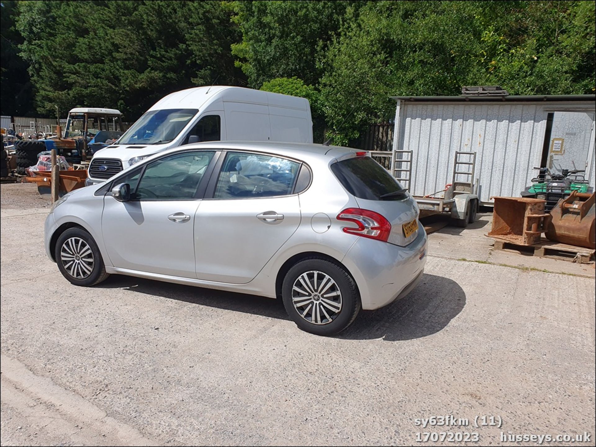 13/63 PEUGEOT 208 ACCESS PLUS - 1199cc 5dr Hatchback (Silver) - Image 12 of 59