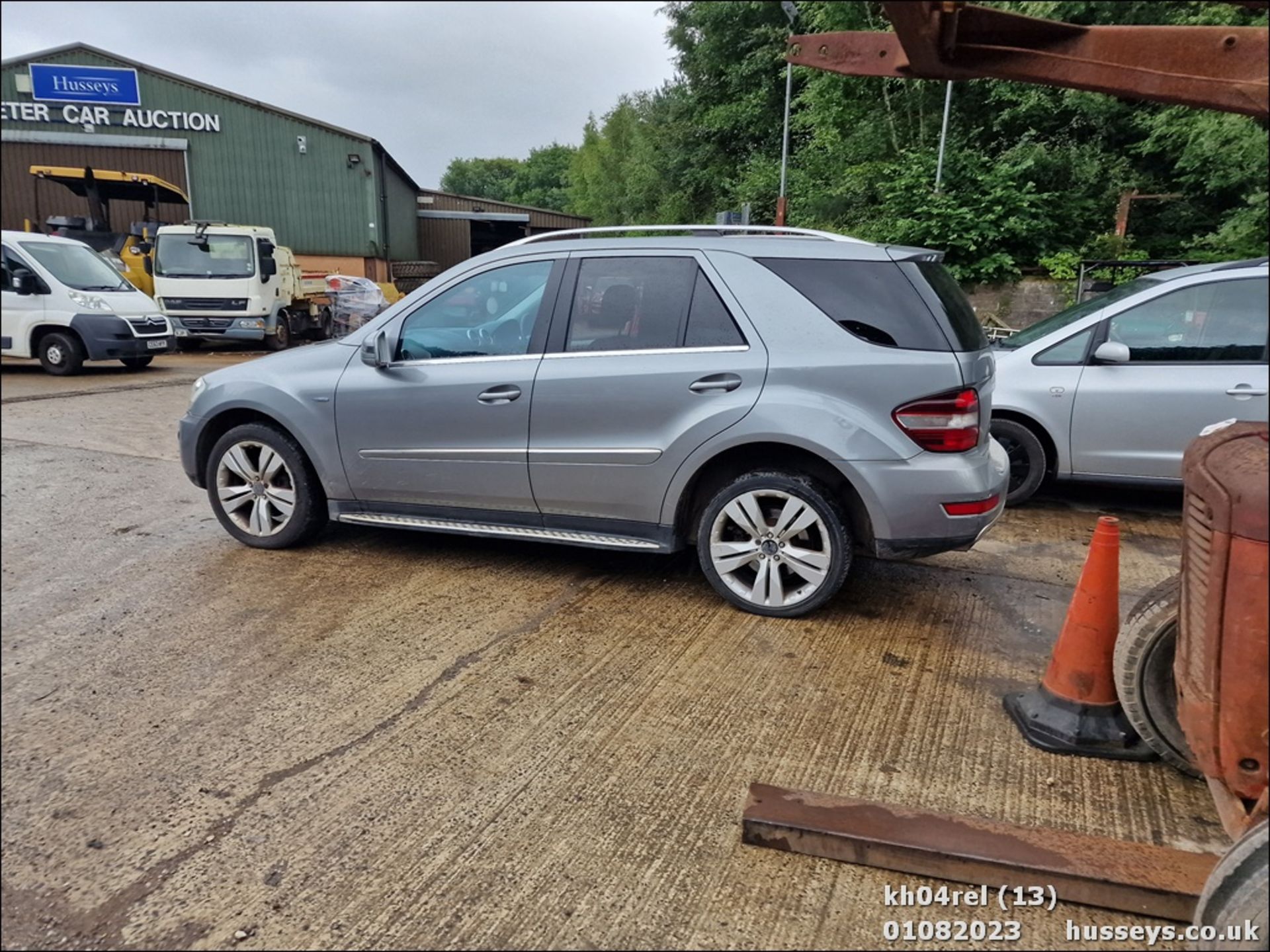 11/04 MERCEDES-BENZ ML300 SPORT CDI BLUE-CY A - 2987cc 5dr Estate (Silver, 160k) - Image 14 of 48