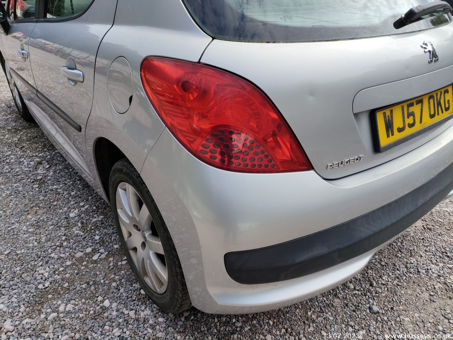 07/57 PEUGEOT 207 SE HDI 90 - 1560cc 5dr Hatchback (Silver, 94k) - Image 15 of 36