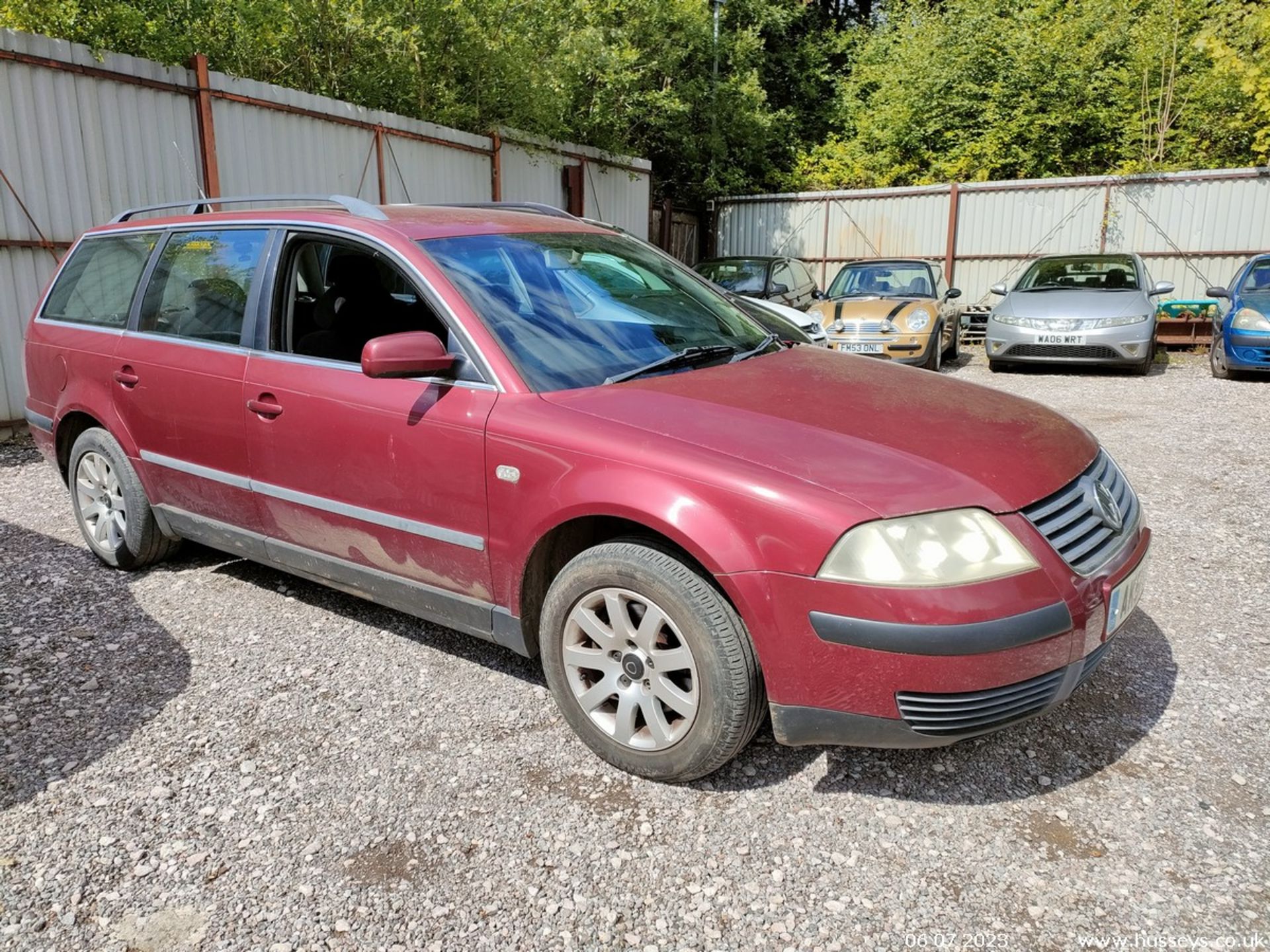 01/51 VOLKSWAGEN PASSAT SE TDI - 1896cc 5dr Estate (Red) - Image 2 of 33