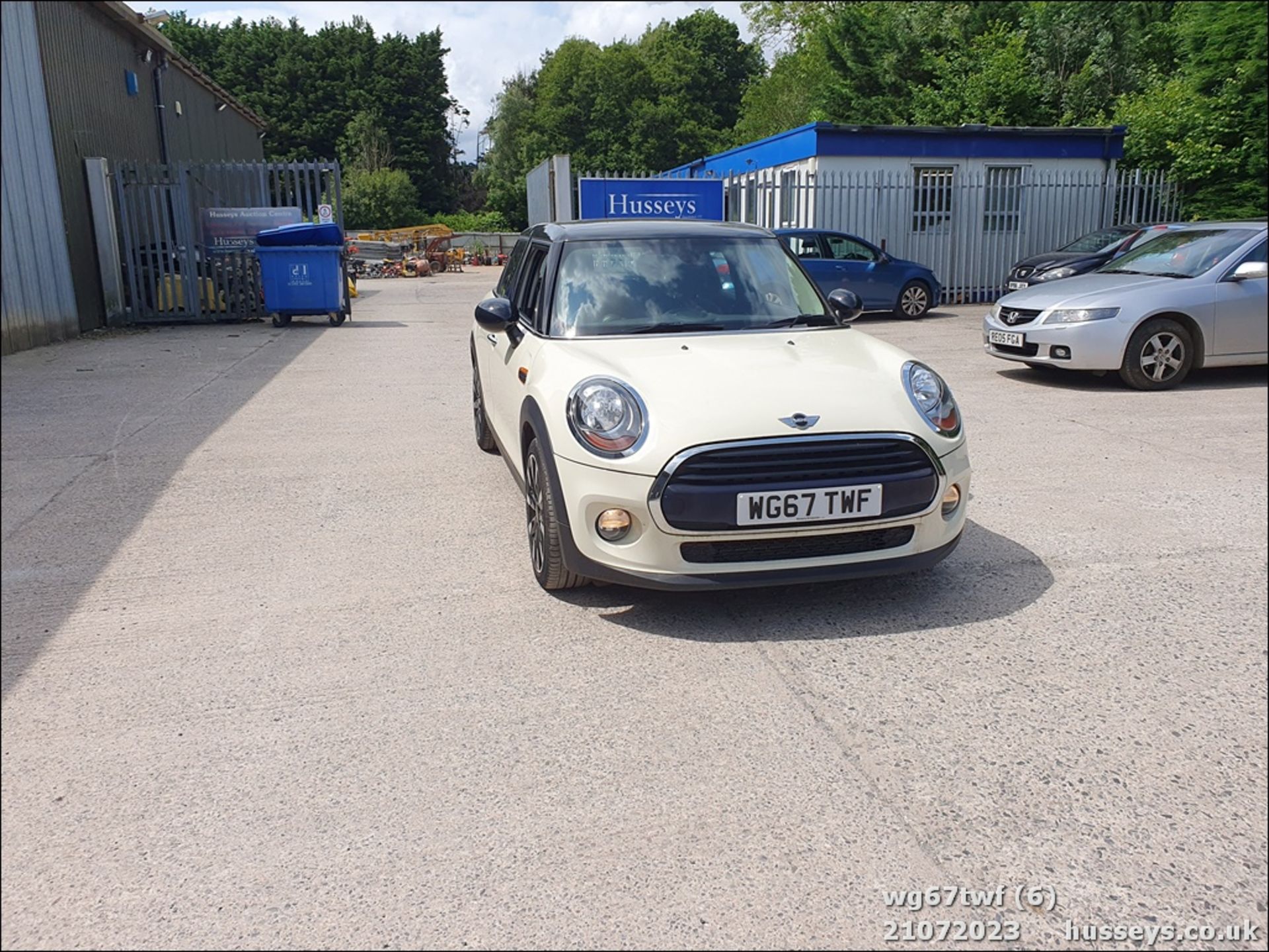 17/67 MINI COOPER AUTO - 1499cc 5dr Hatchback (White, 8k) - Image 6 of 60