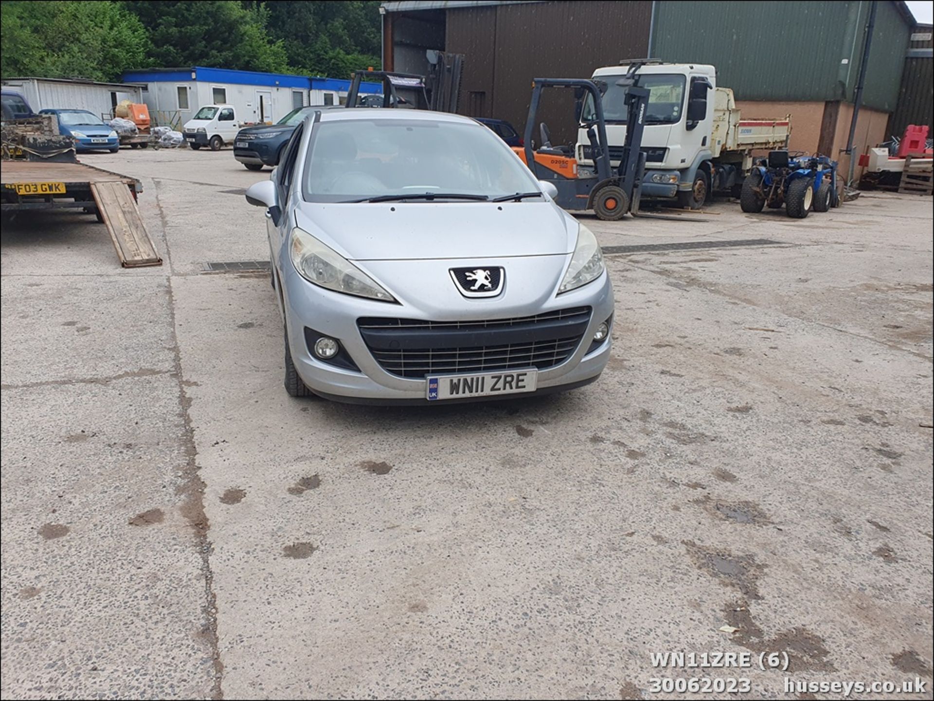 11/11 PEUGEOT 207 ACTIVE HDI - 1398cc 5dr Hatchback (Silver, 114k) - Image 6 of 47