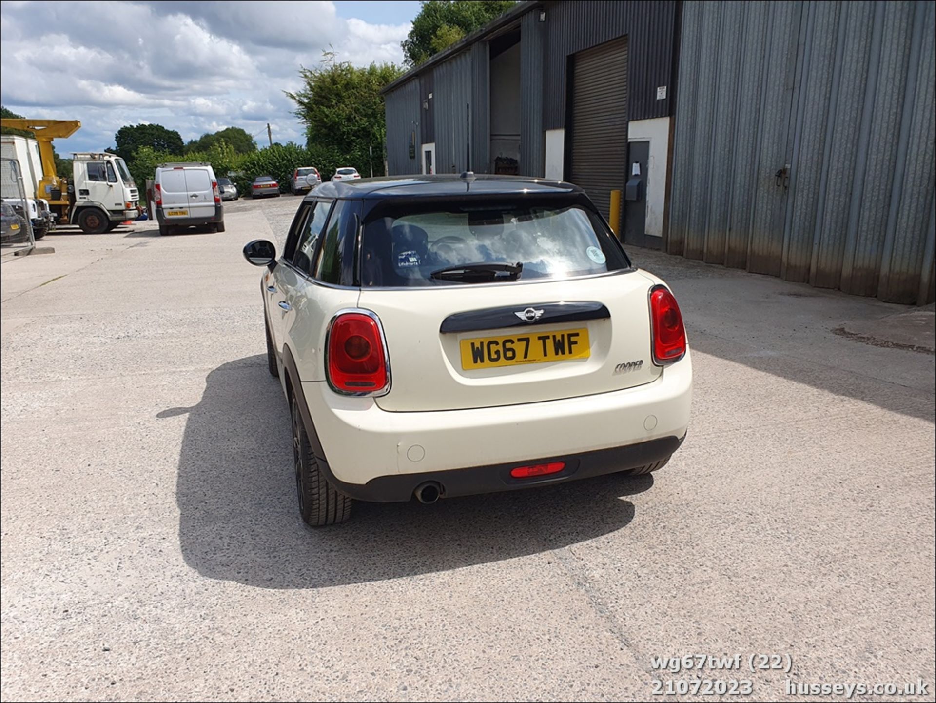 17/67 MINI COOPER AUTO - 1499cc 5dr Hatchback (White, 8k) - Image 22 of 60