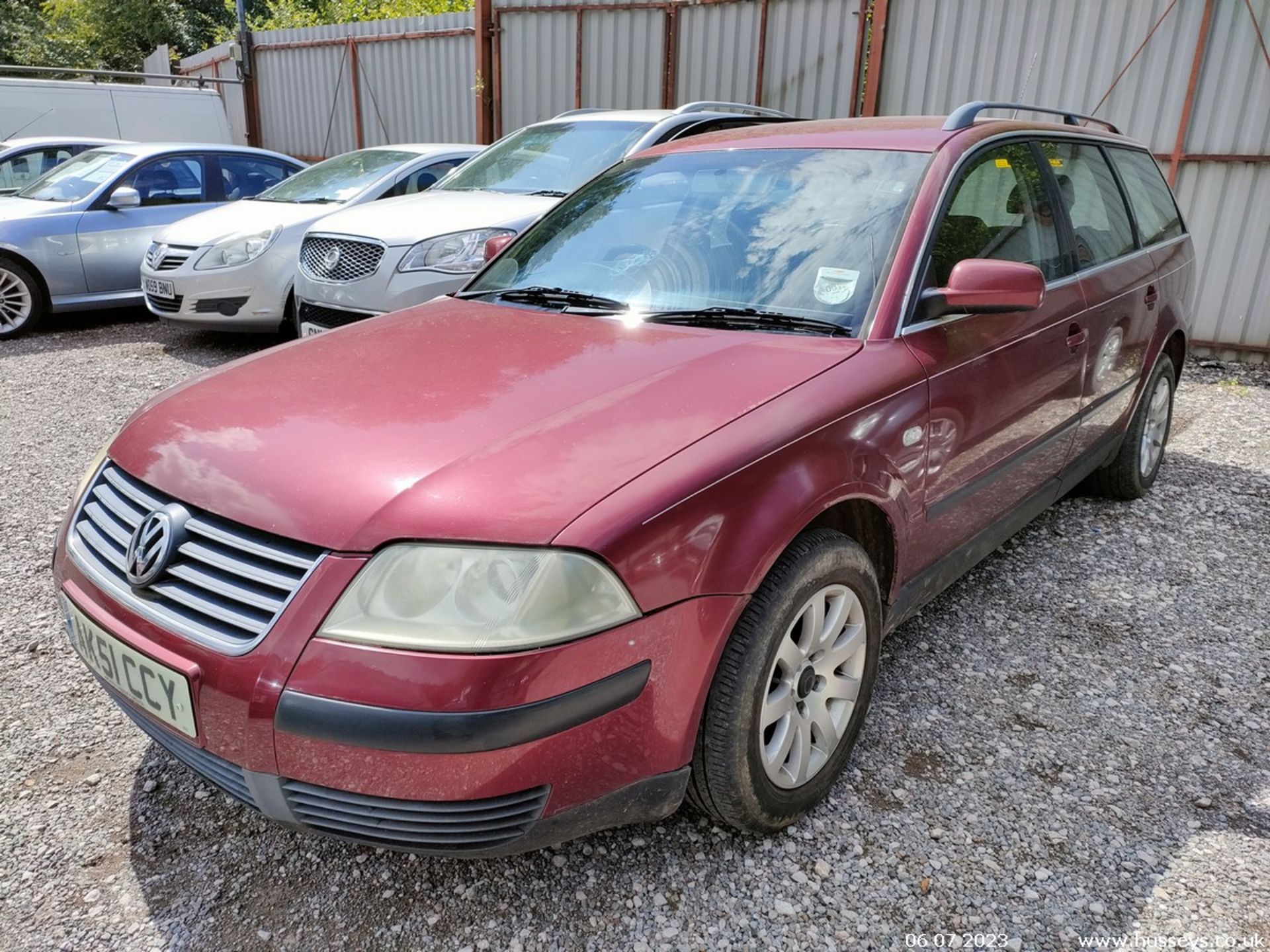 01/51 VOLKSWAGEN PASSAT SE TDI - 1896cc 5dr Estate (Red) - Image 8 of 33