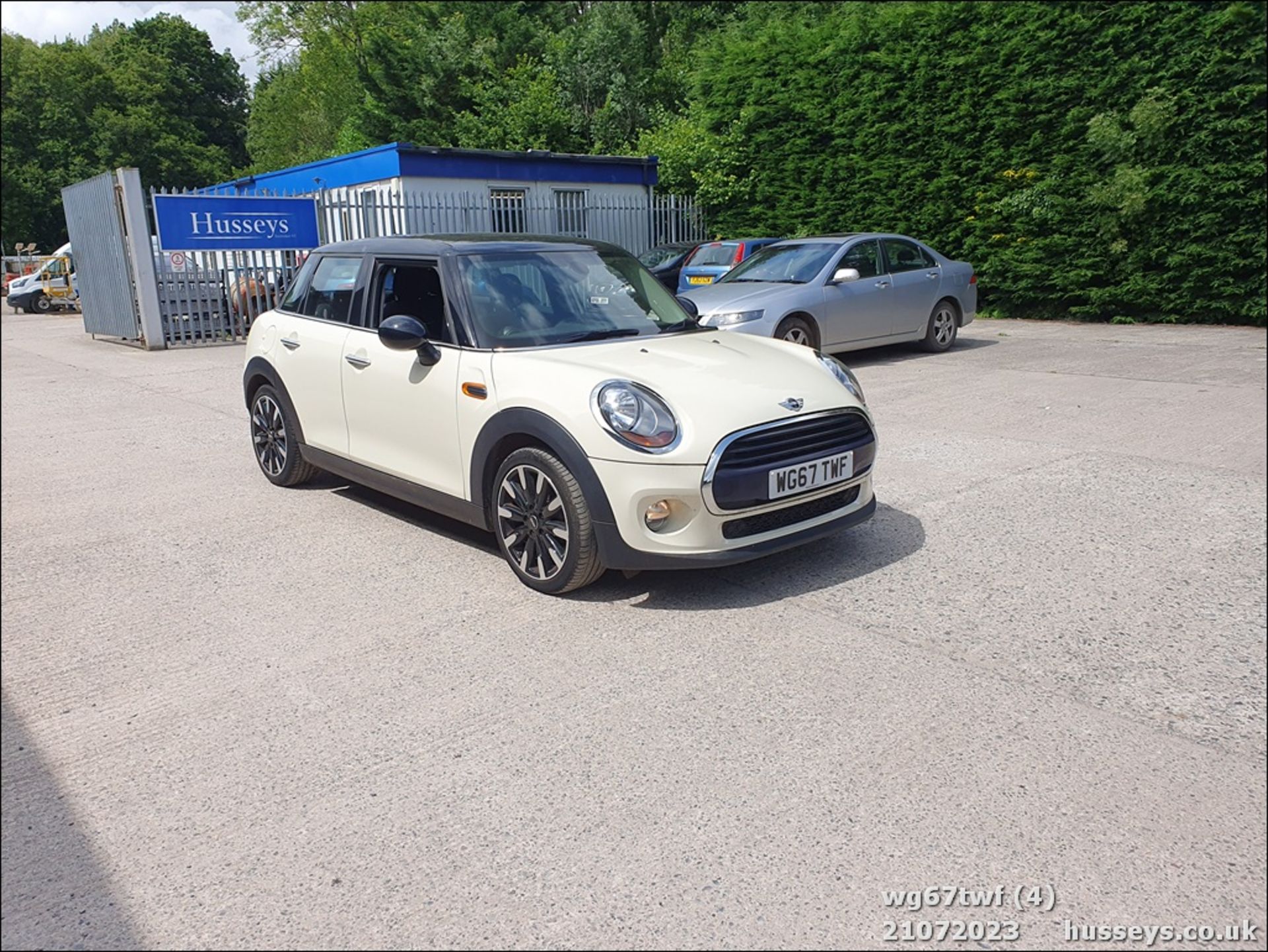 17/67 MINI COOPER AUTO - 1499cc 5dr Hatchback (White, 8k) - Image 3 of 60