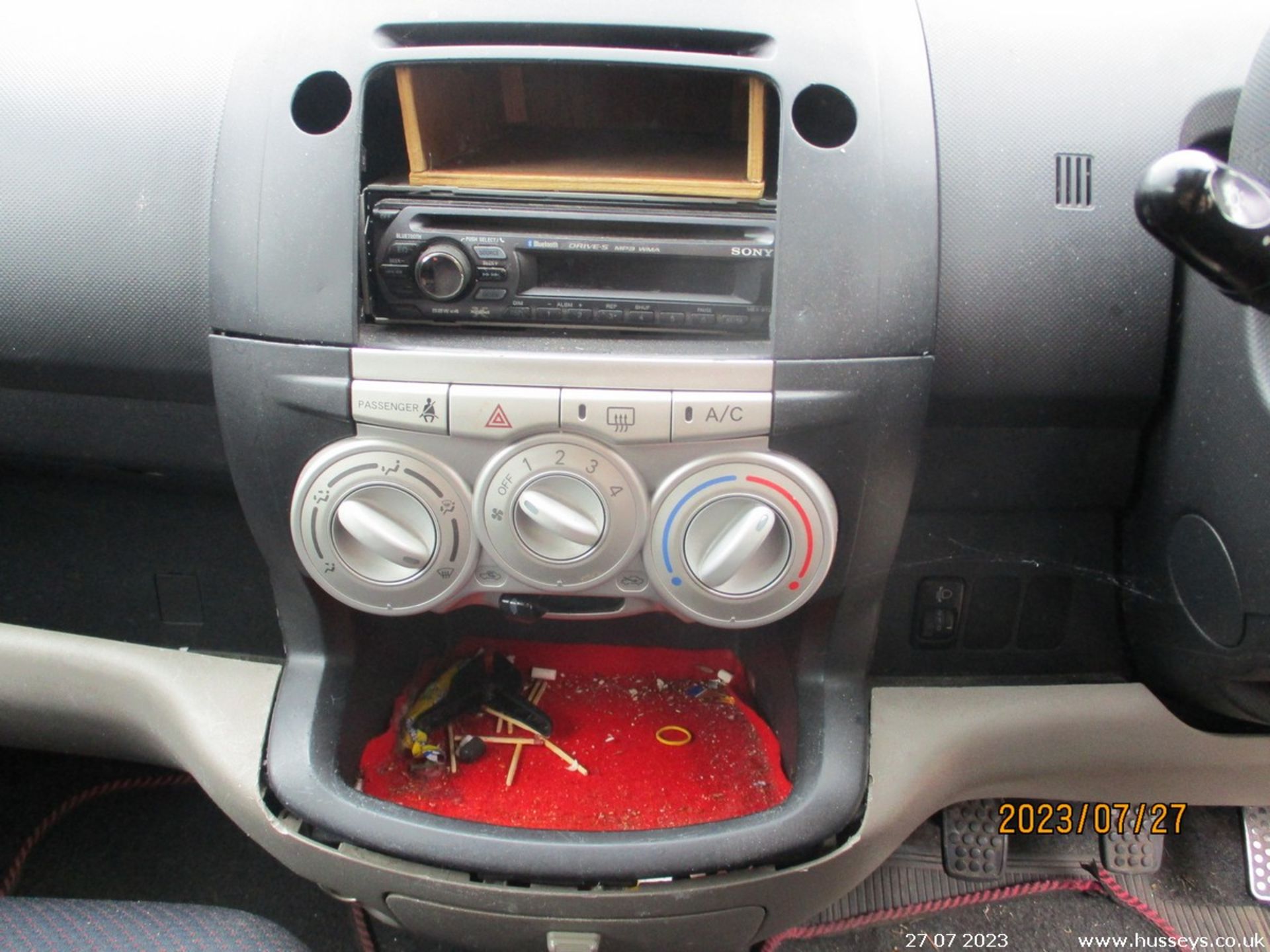05/05 DAIHATSU SIRION S - 1298cc 5dr Hatchback (Red) - Image 12 of 13