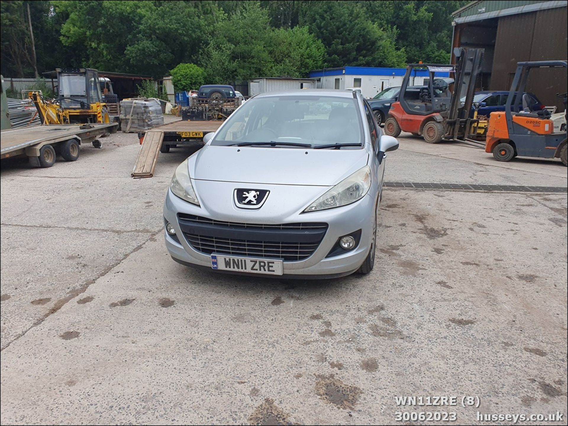 11/11 PEUGEOT 207 ACTIVE HDI - 1398cc 5dr Hatchback (Silver, 114k) - Image 8 of 47