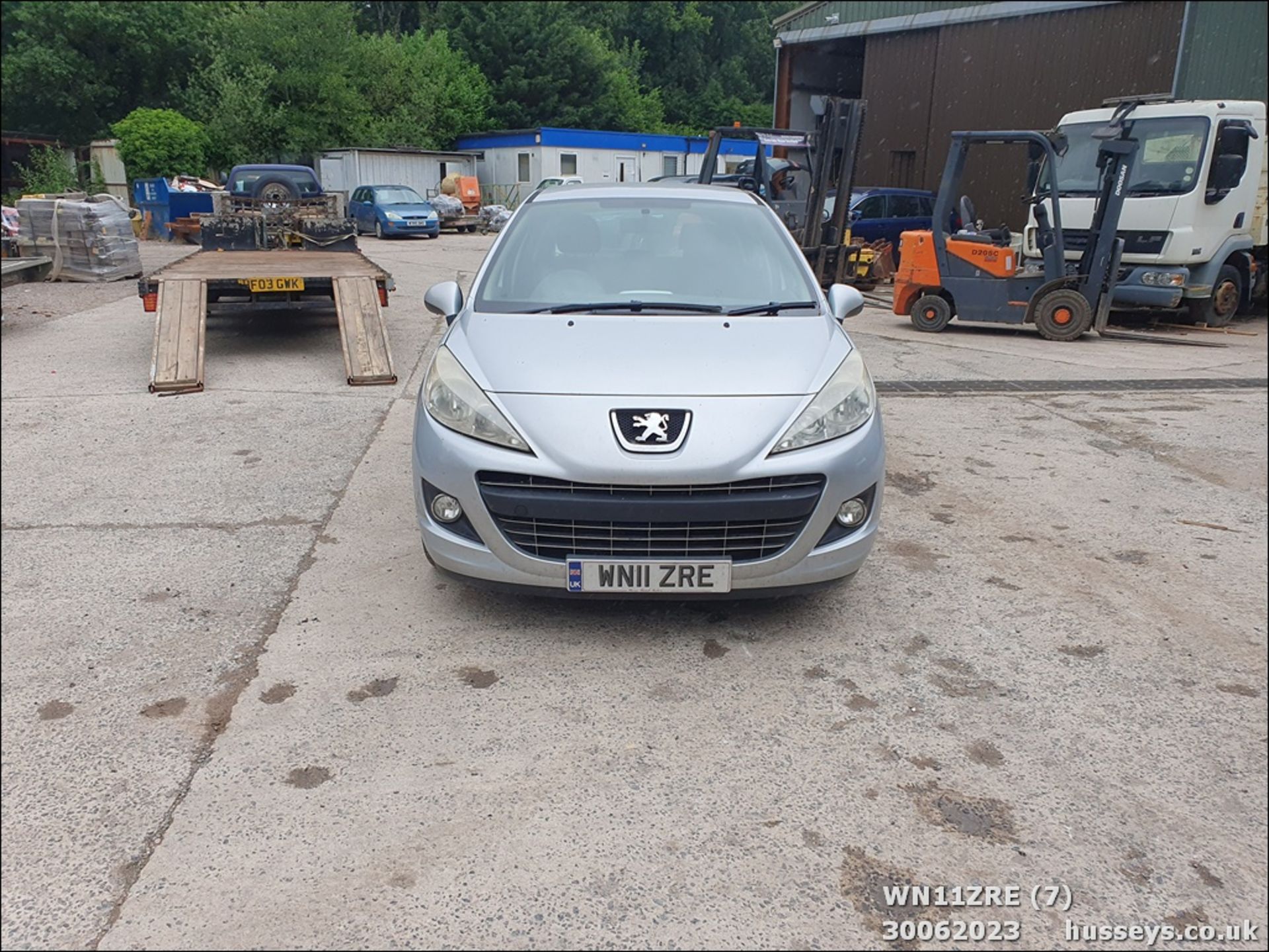 11/11 PEUGEOT 207 ACTIVE HDI - 1398cc 5dr Hatchback (Silver, 114k) - Image 7 of 47